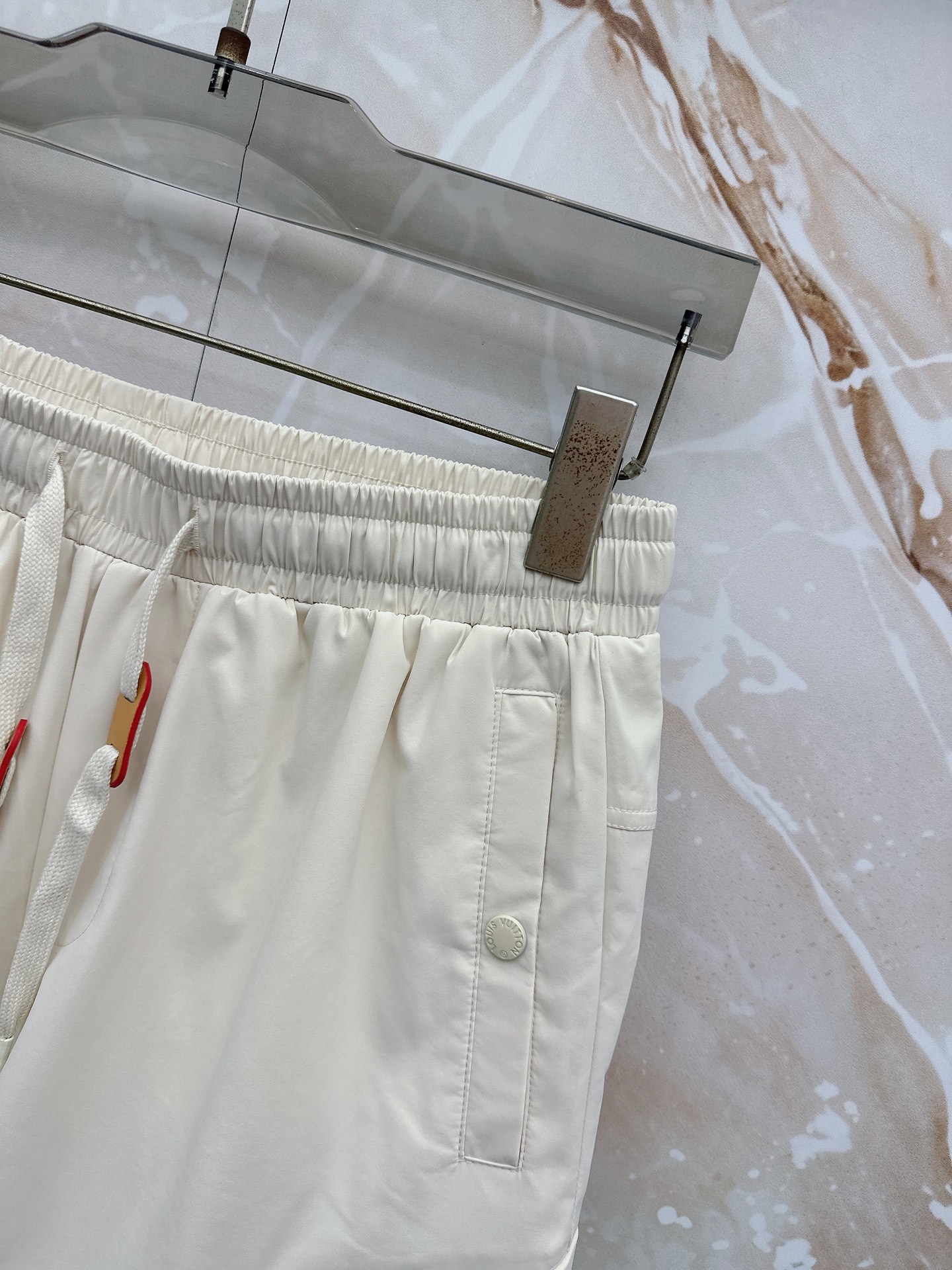 🔥🔥🔥2026夏季上新 Lv 26年夏季新款短裤定制进口速干面料舒适柔软透气性好！裤腿拼接透气孔设计，集