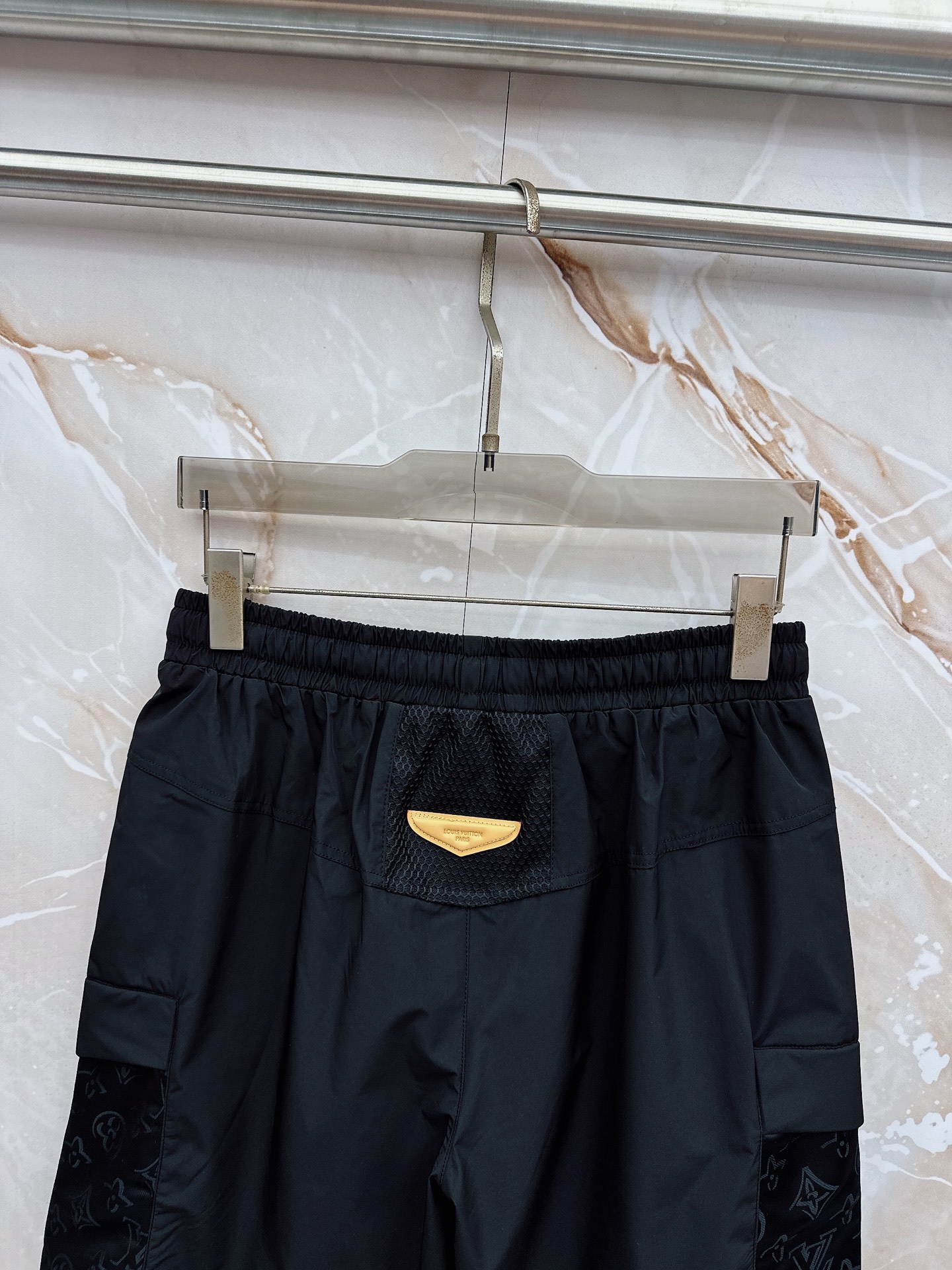 🔥🔥🔥2026夏季上新 Lv 26年夏季新款短裤定制进口速干面料舒适柔软透气性好！裤腿拼接透气孔设计，集