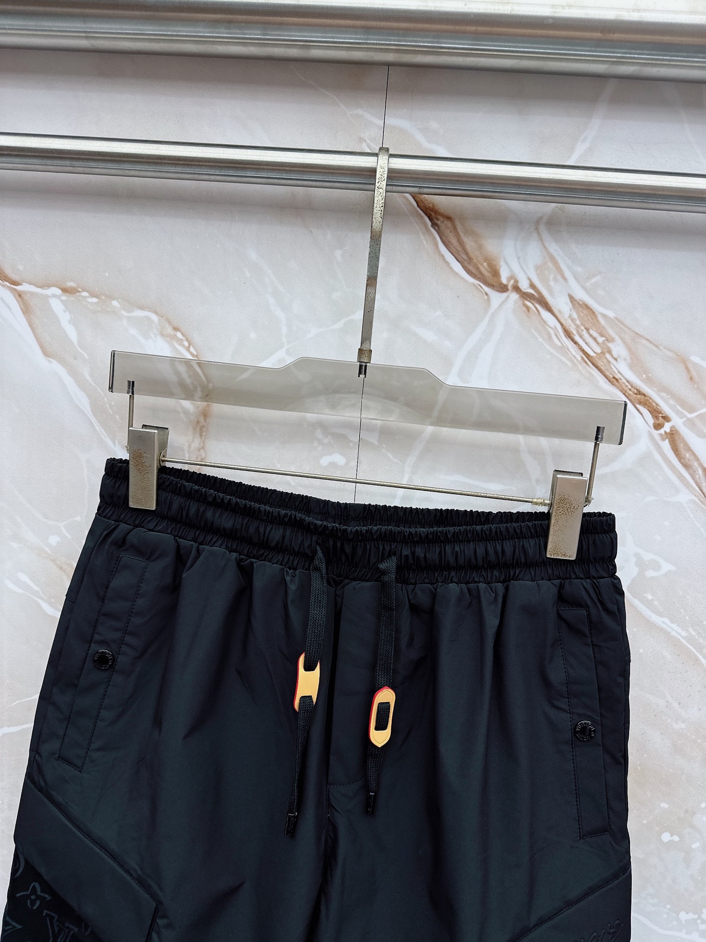 🔥🔥🔥2026夏季上新 Lv 26年夏季新款短裤定制进口速干面料舒适柔软透气性好！裤腿拼接透气孔设计，集