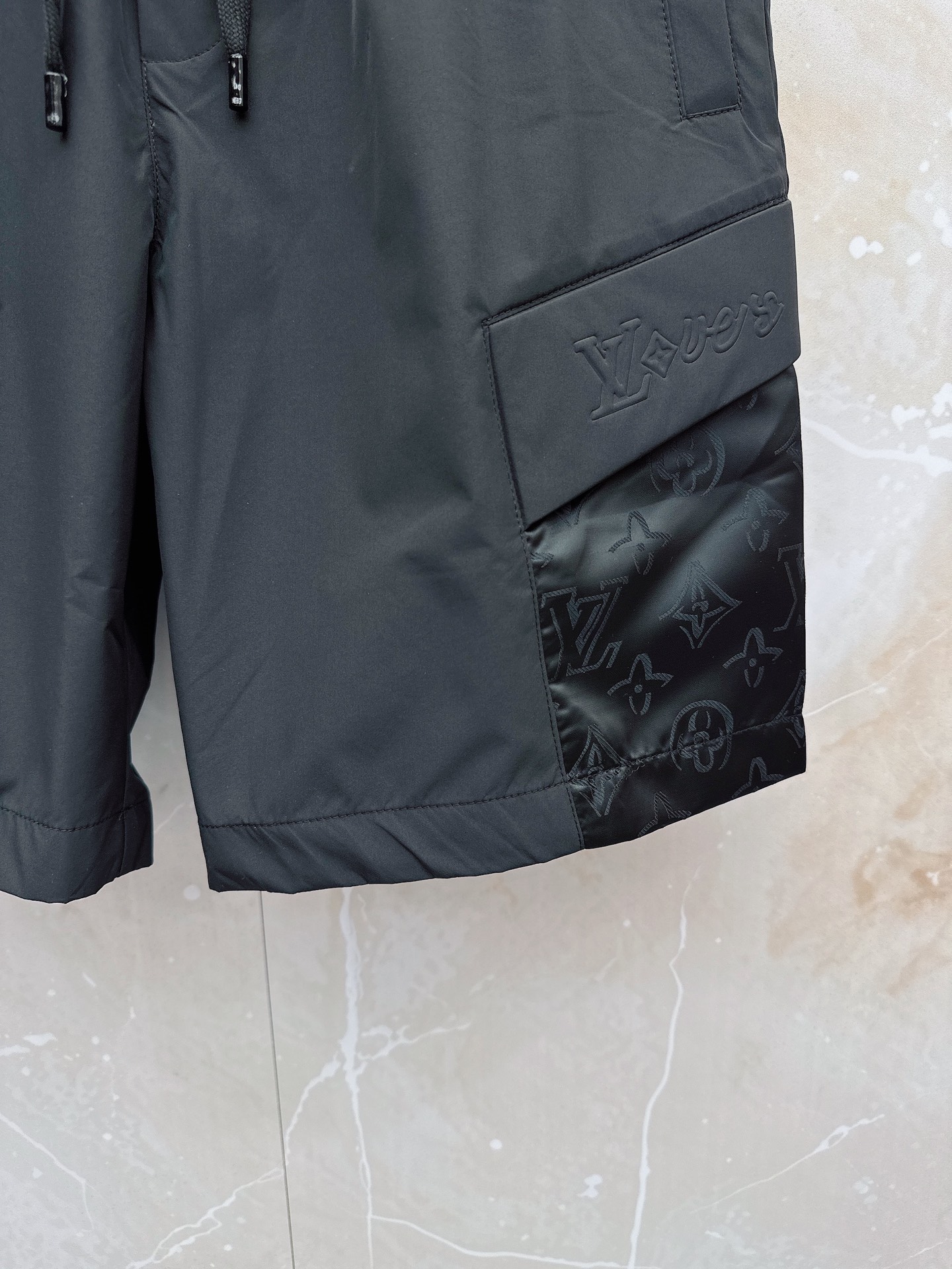 🔥🔥🔥2026夏季上新 Lv 26年夏季新款短裤定制进口速干面料舒适柔软透气性好！裤腿拼接透气孔设计，集