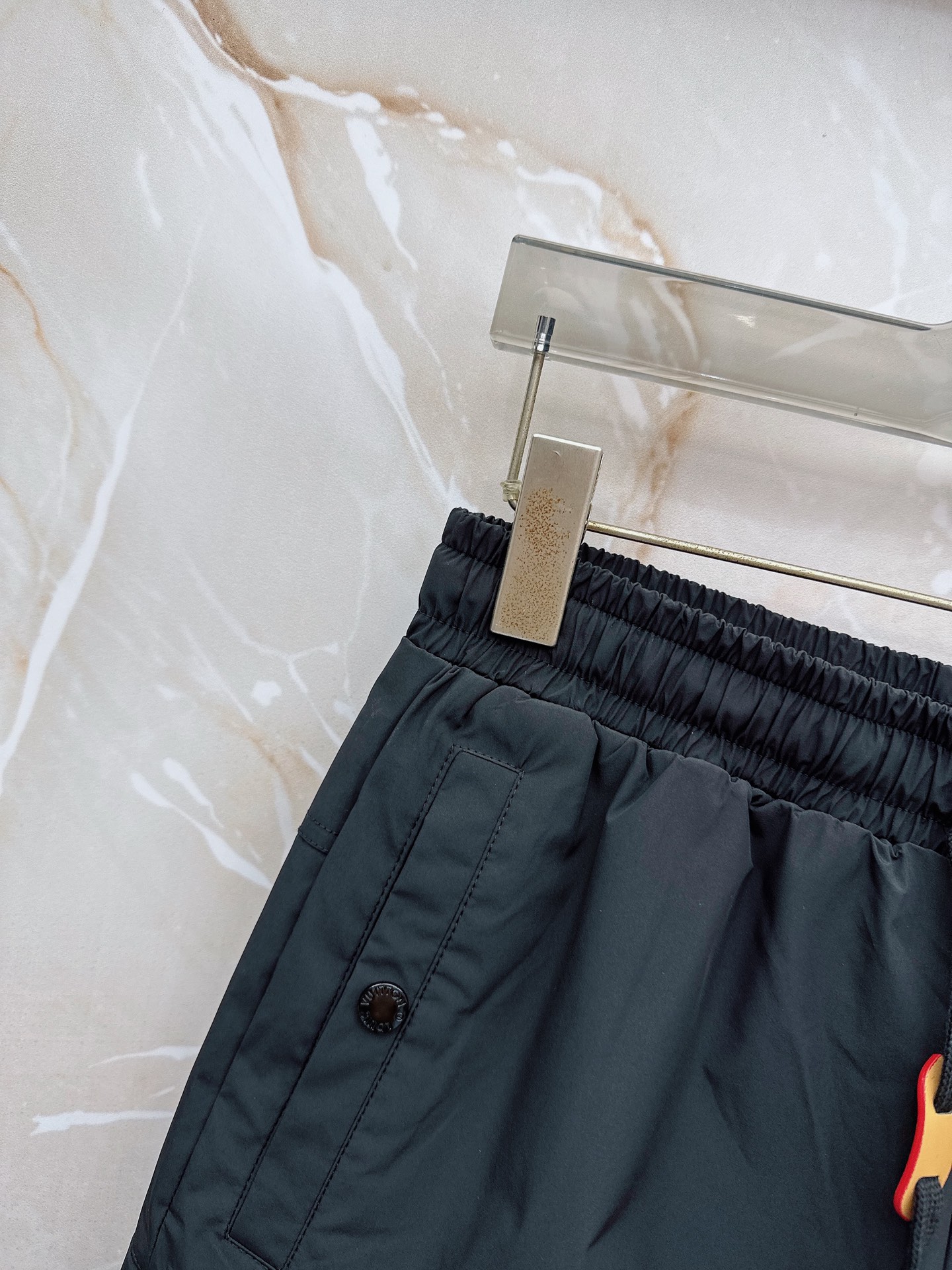 🔥🔥🔥2026夏季上新 Lv 26年夏季新款短裤定制进口速干面料舒适柔软透气性好！裤腿拼接透气孔设计，集