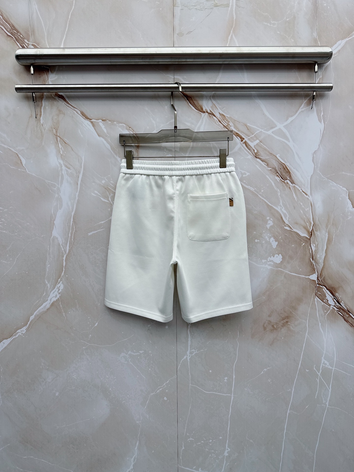 巴宝莉 2026春夏最新款，男女同款，经典设计短袖T恤短裤套装，微扩版型，定制丝光棉面料，手感柔软，穿着