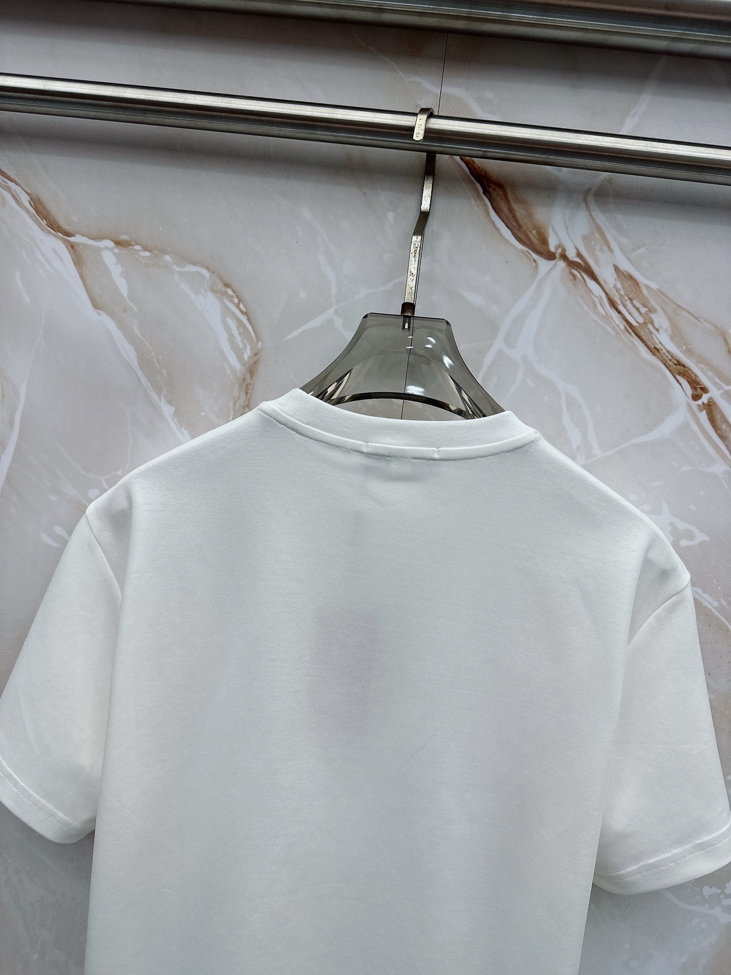 巴宝莉 2026春夏最新款，男女同款，经典设计短袖T恤短裤套装，微扩版型，定制丝光棉面料，手感柔软，穿着