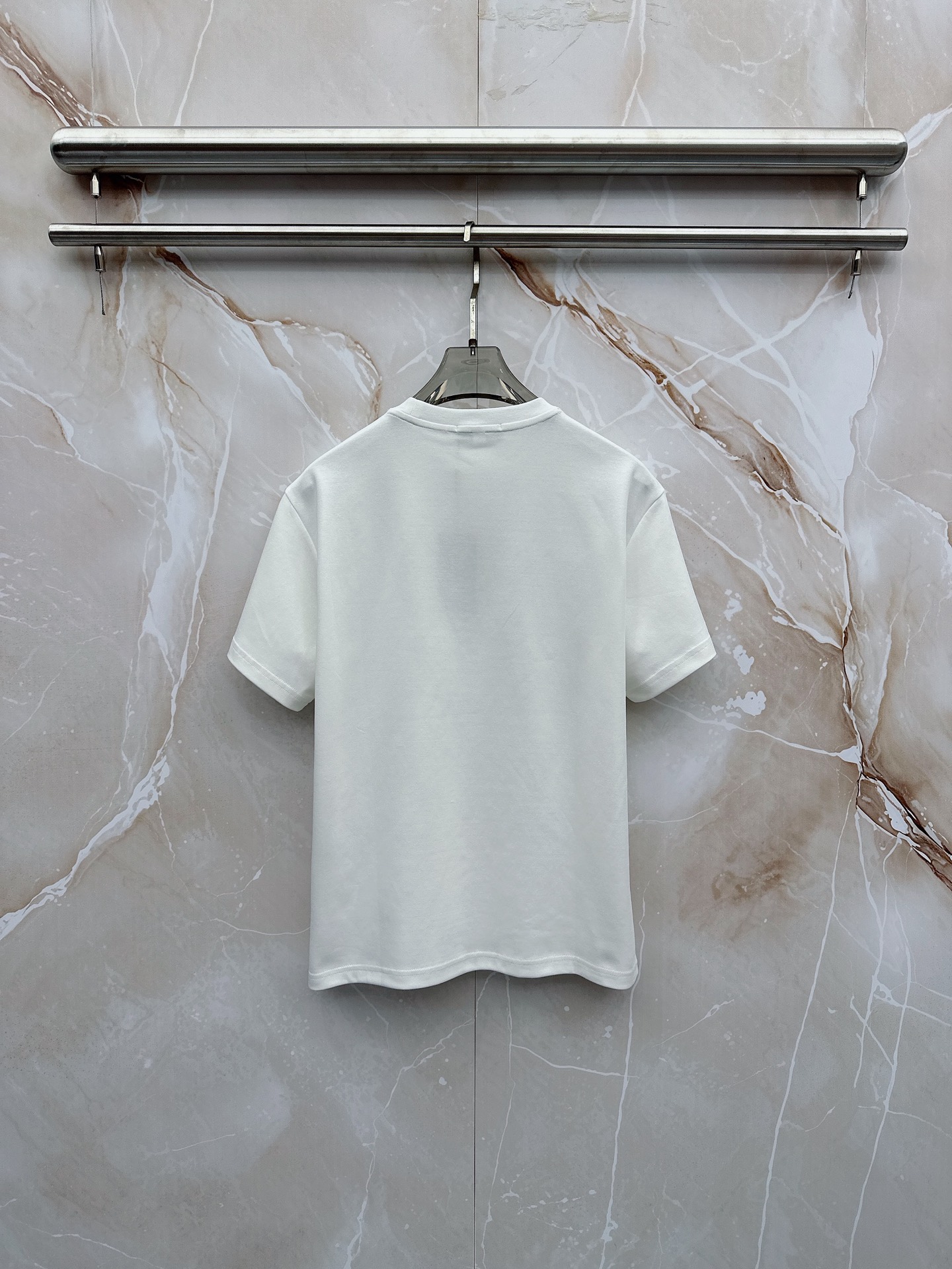 巴宝莉 2026春夏最新款，男女同款，经典设计短袖T恤短裤套装，微扩版型，定制丝光棉面料，手感柔软，穿着