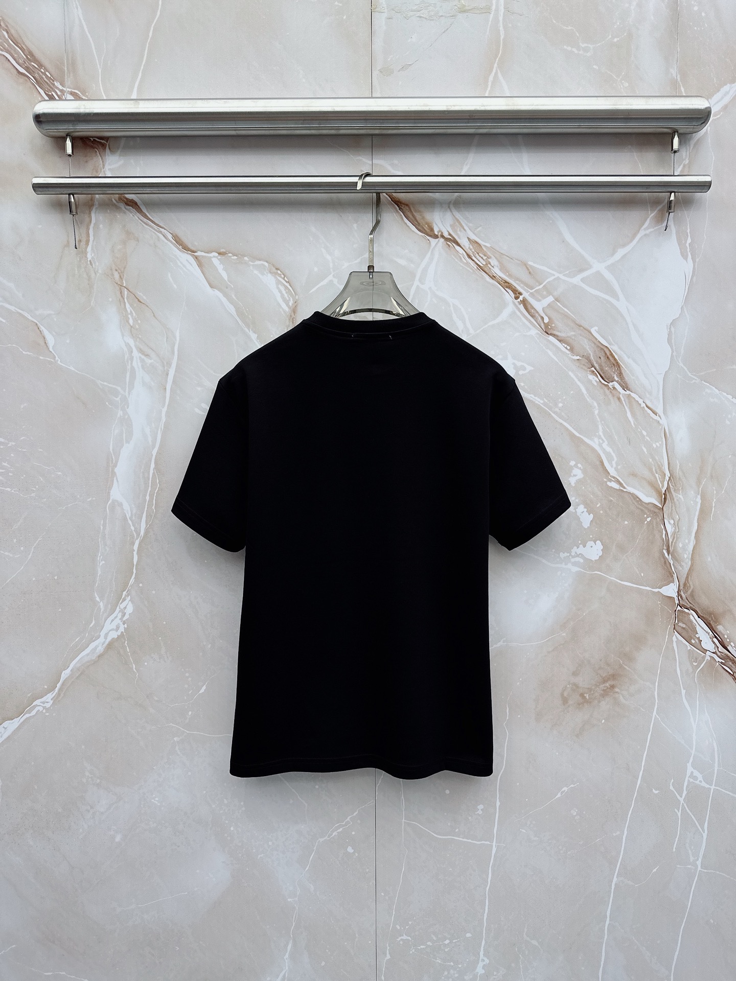 巴宝莉 2026春夏最新款，男女同款，经典设计短袖T恤短裤套装，微扩版型，定制丝光棉面料，手感柔软，穿着