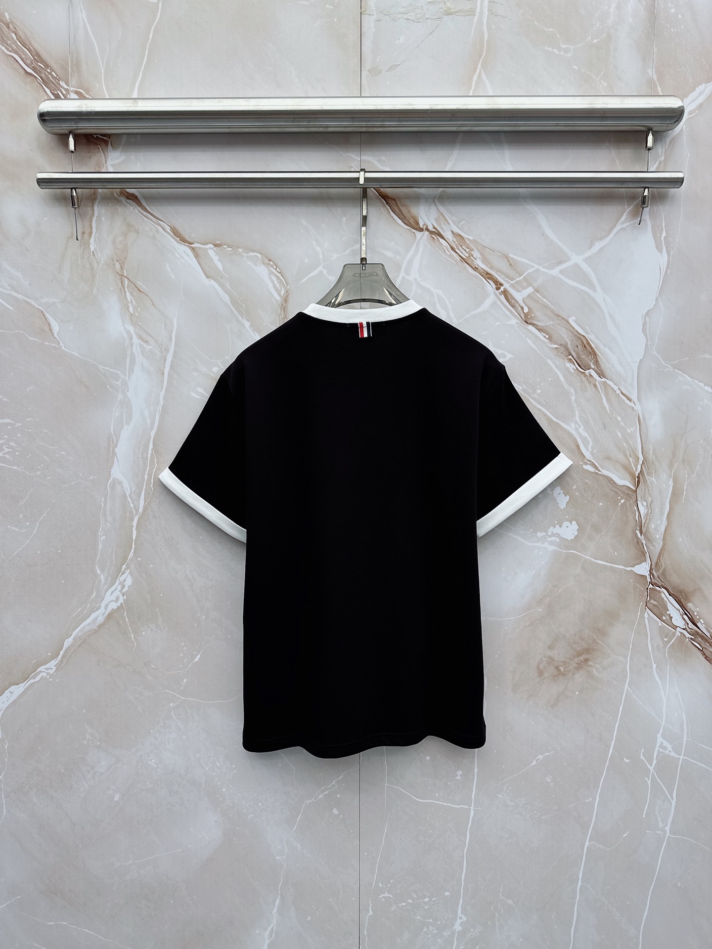 TB 2026春夏最新款，男女同款，经典设计短袖T恤短裤套装，微扩版型，定制丝光棉面料，手感柔软，穿着舒