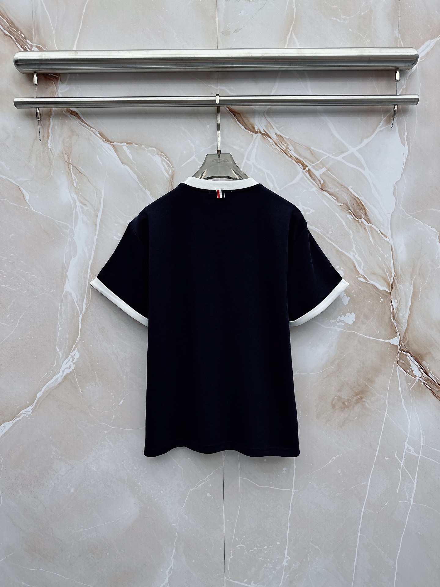 TB 2026春夏最新款，男女同款，经典设计短袖T恤短裤套装，微扩版型，定制丝光棉面料，手感柔软，穿着舒