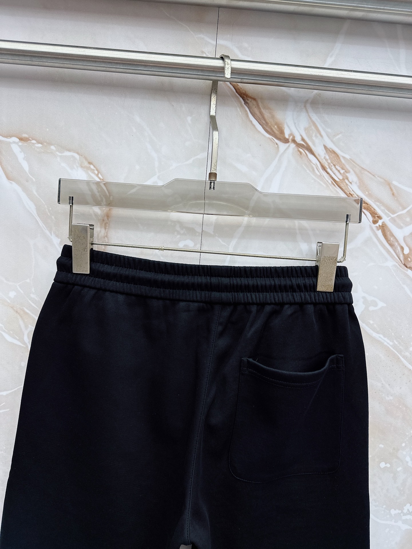 巴黎世家 2026春夏最新款，男女同款，经典设计短袖T恤短裤套装，微扩版型，定制丝光棉面料，手感柔软，穿