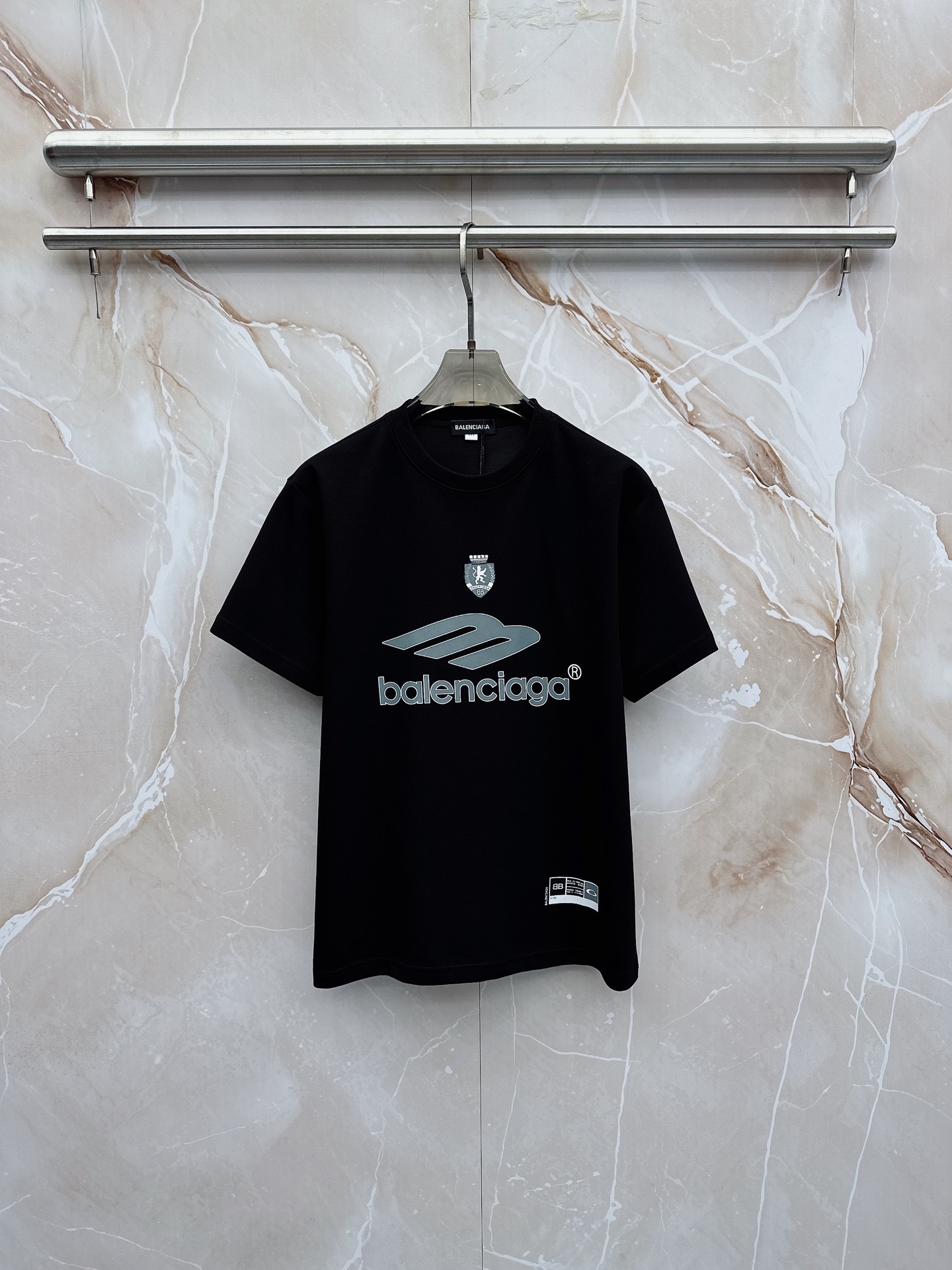 巴黎世家 2026春夏最新款，男女同款，经典设计短袖T恤短裤套装，微扩版型，定制丝光棉面料，手感柔软，穿