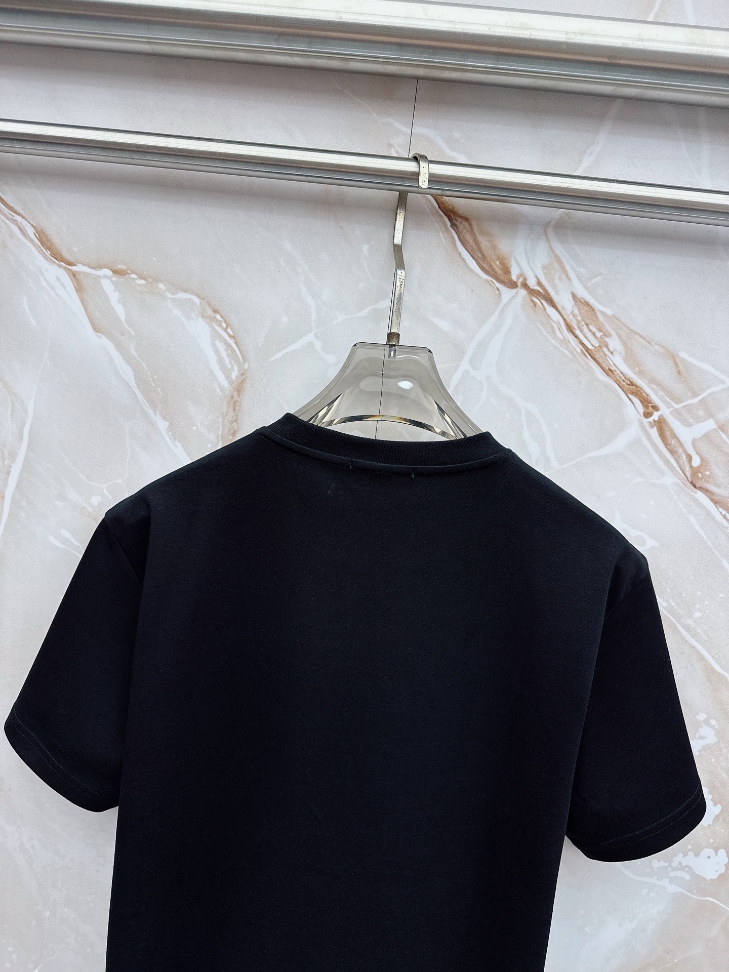 巴黎世家 2026春夏最新款，男女同款，经典设计短袖T恤短裤套装，微扩版型，定制丝光棉面料，手感柔软，穿