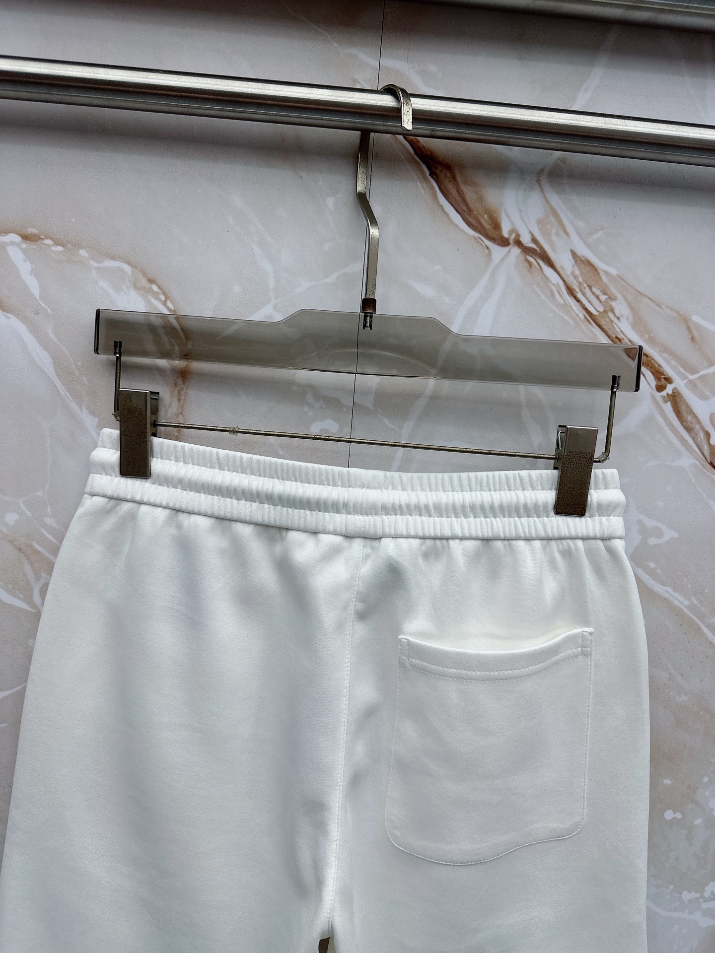 巴黎世家 2026春夏最新款，男女同款，经典设计短袖T恤短裤套装，微扩版型，定制丝光棉面料，手感柔软，穿