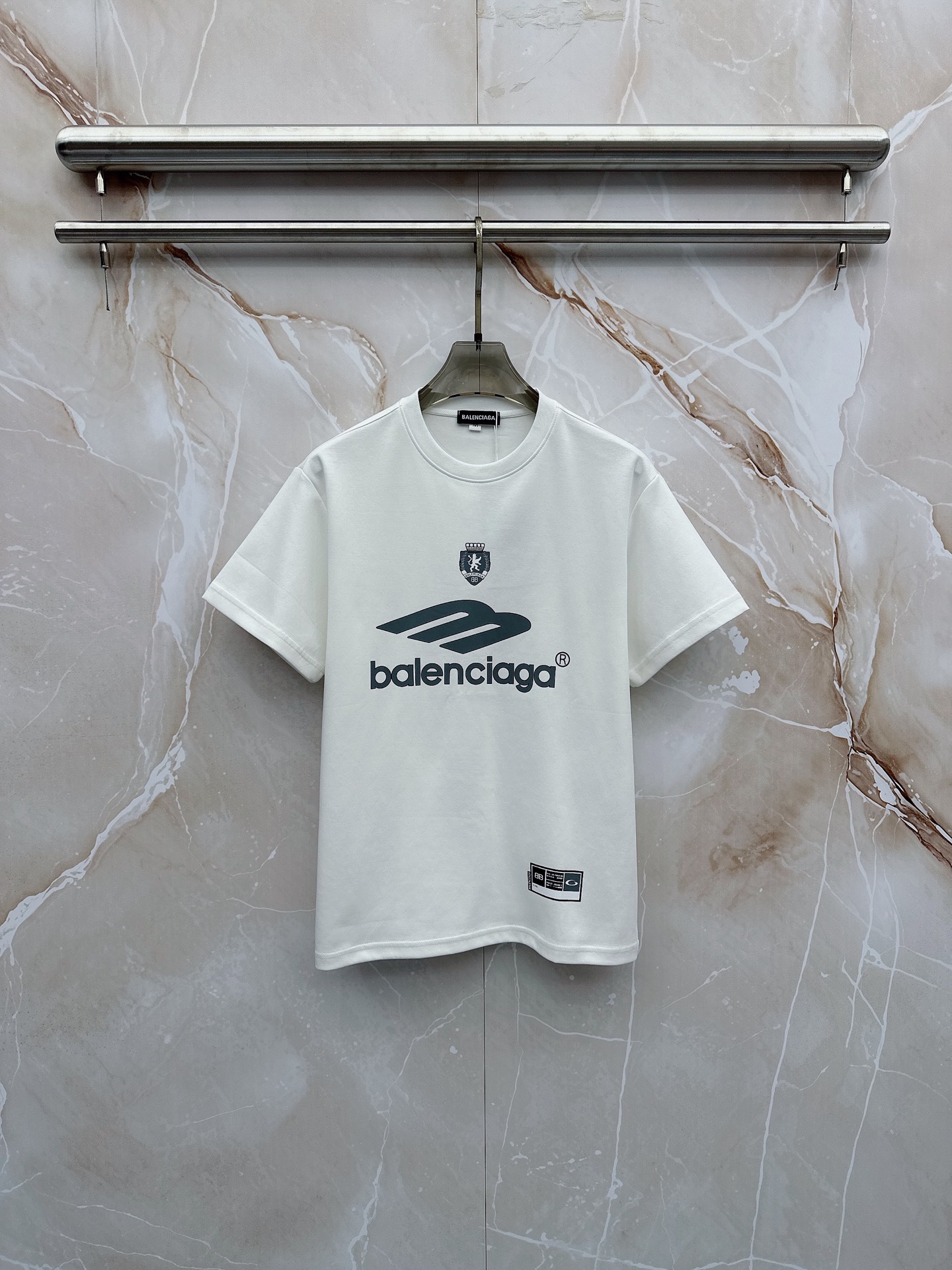 巴黎世家 2026春夏最新款，男女同款，经典设计短袖T恤短裤套装，微扩版型，定制丝光棉面料，手感柔软，穿