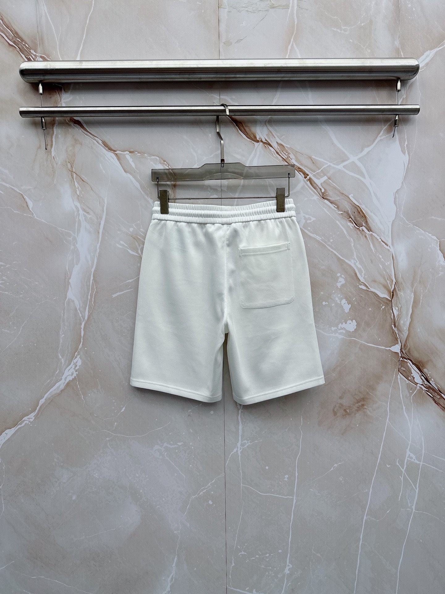 巴黎世家 2026春夏最新款，男女同款，经典设计短袖T恤短裤套装，微扩版型，定制丝光棉面料，手感柔软，穿