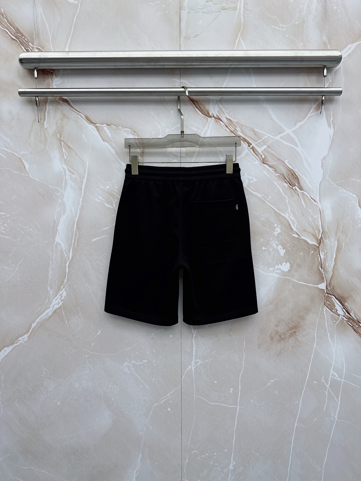 芬迪 2026春夏最新款，男女同款，经典设计短袖T恤短裤套装，微扩版型，定制丝光棉面料，手感柔软，穿着舒