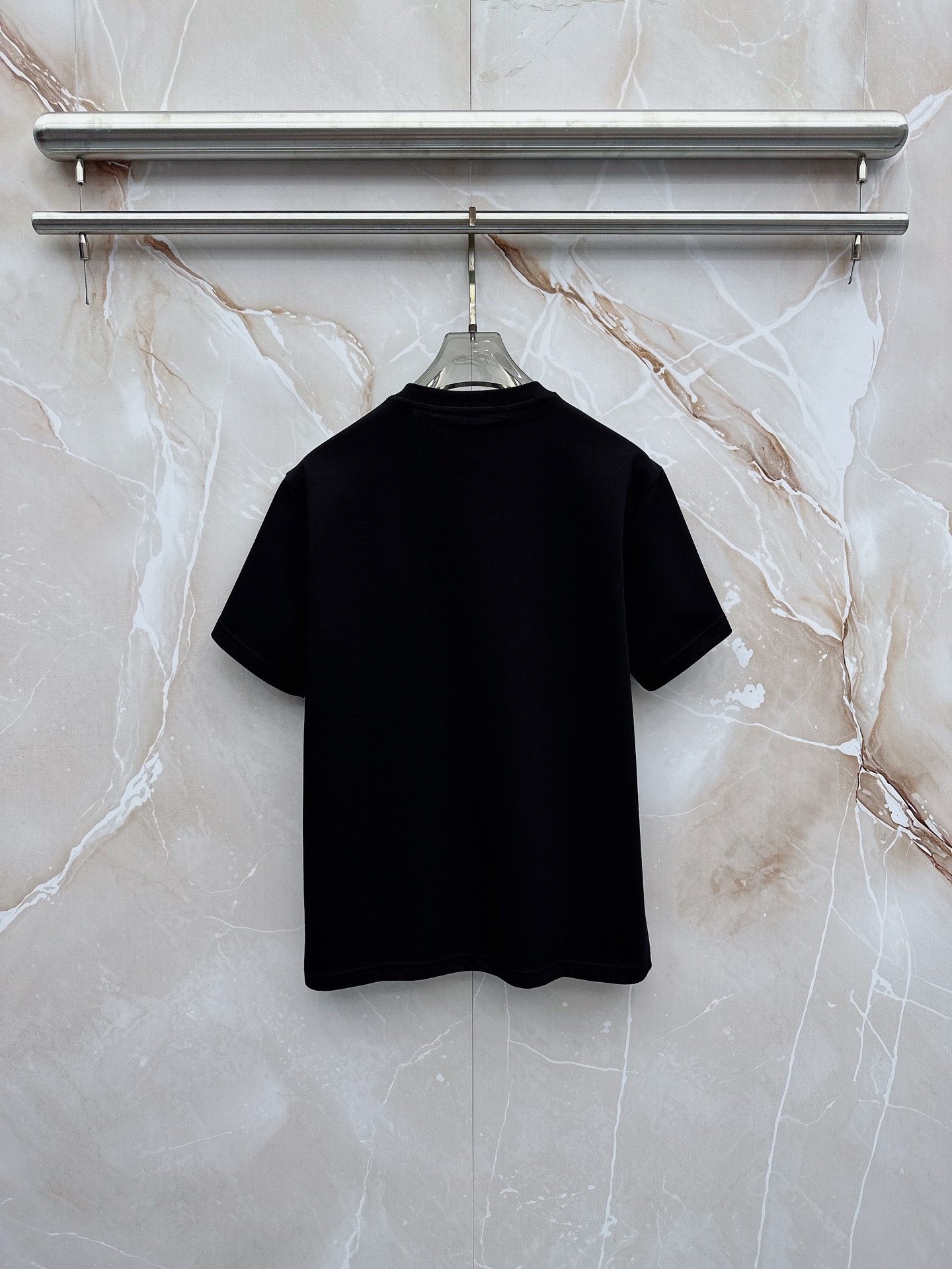 芬迪 2026春夏最新款，男女同款，经典设计短袖T恤短裤套装，微扩版型，定制丝光棉面料，手感柔软，穿着舒