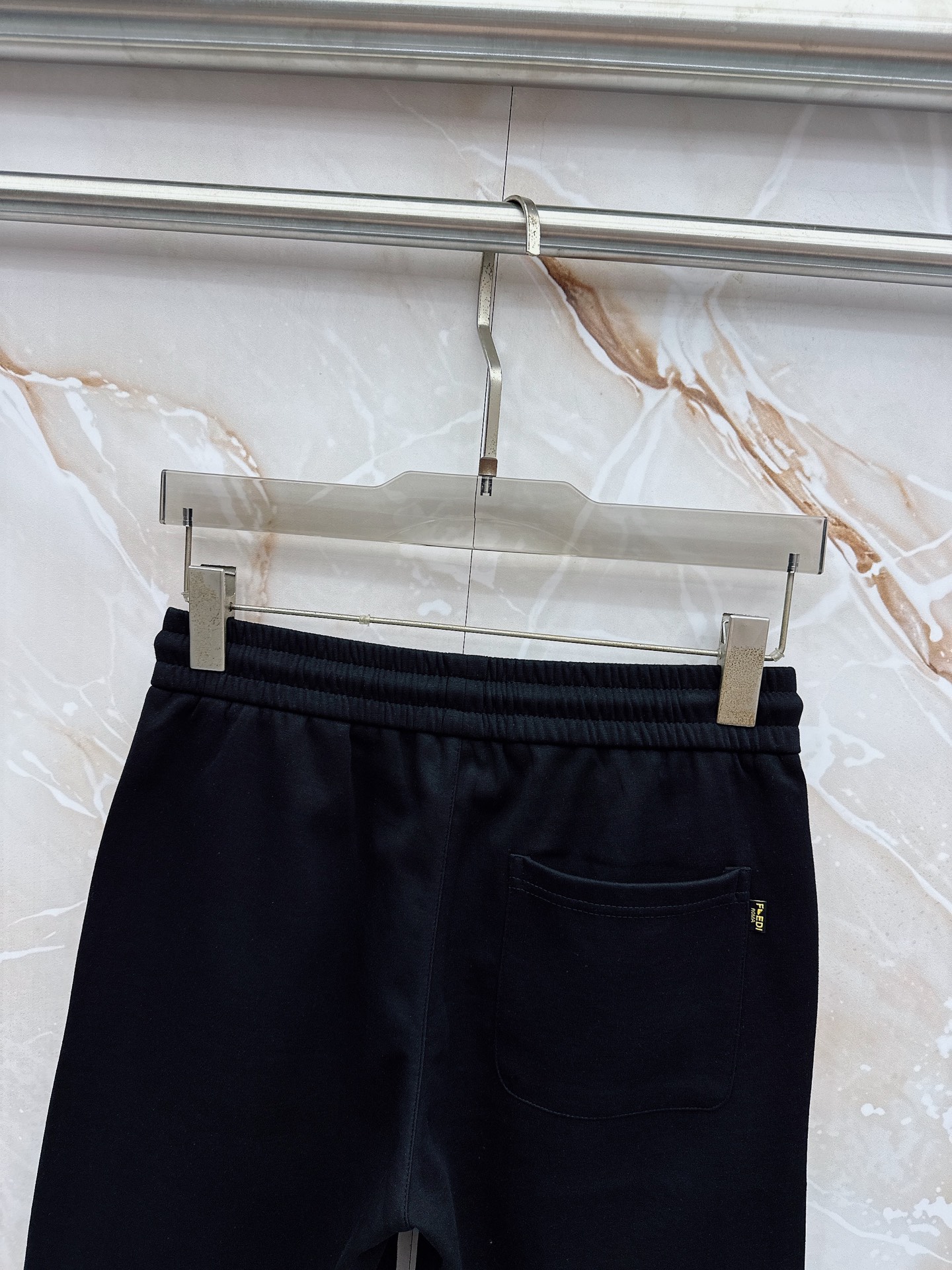 芬迪 2026春夏最新款，男女同款，经典设计短袖T恤短裤套装，微扩版型，定制丝光棉面料，手感柔软，穿着舒