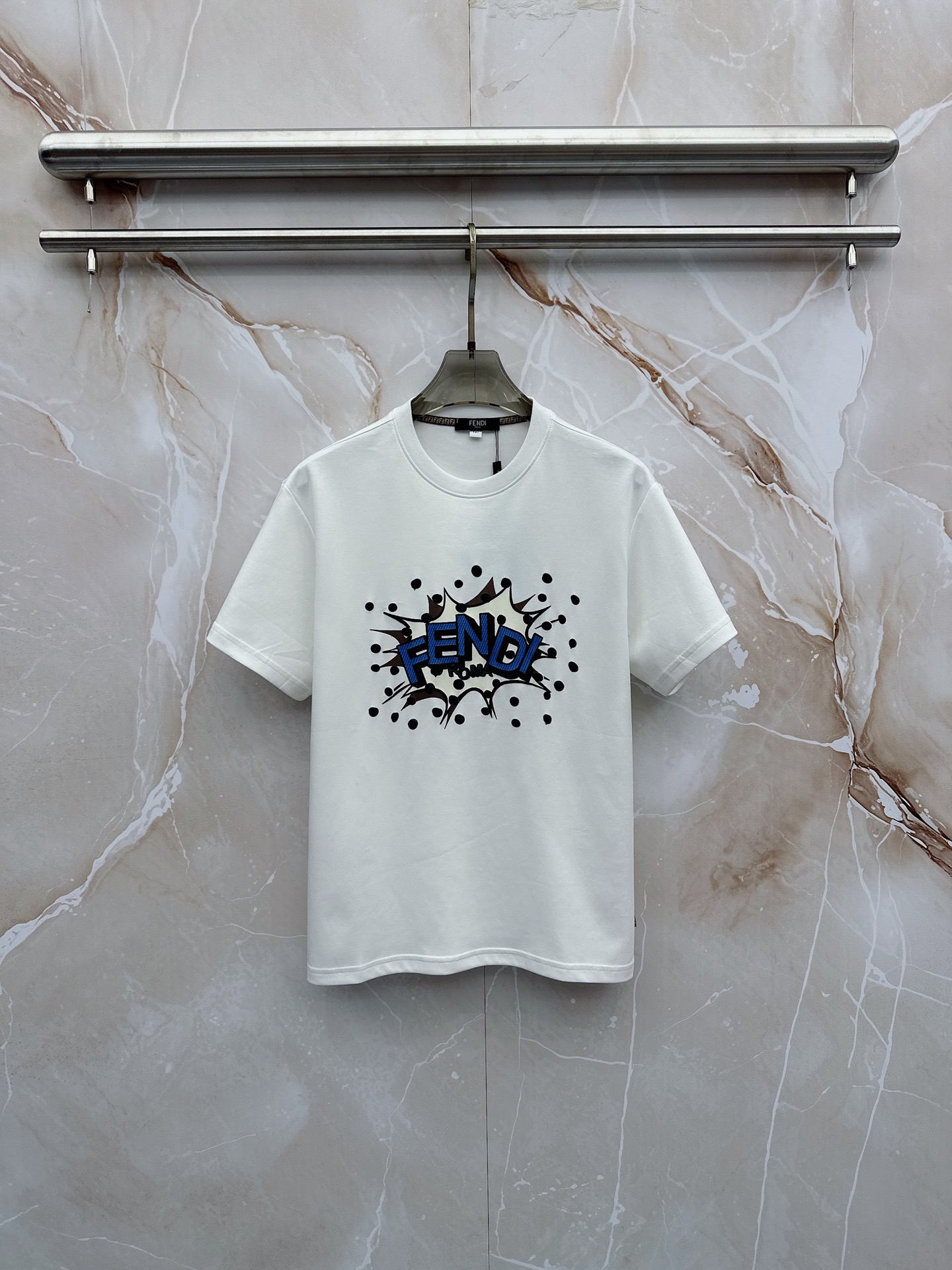 芬迪 2026春夏最新款，男女同款，经典设计短袖T恤短裤套装，微扩版型，定制丝光棉面料，手感柔软，穿着舒