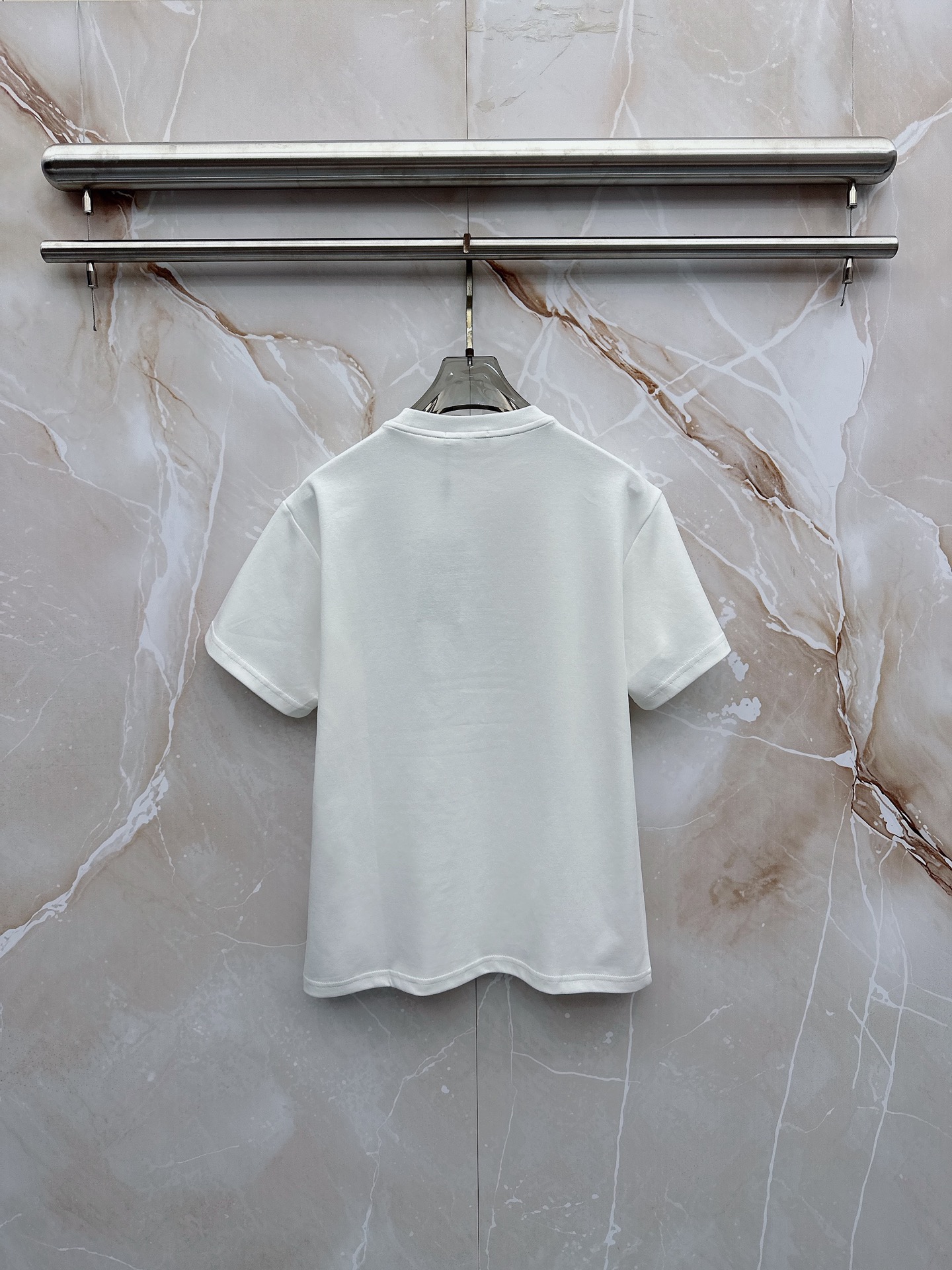 芬迪 2026春夏最新款，男女同款，经典设计短袖T恤短裤套装，微扩版型，定制丝光棉面料，手感柔软，穿着舒