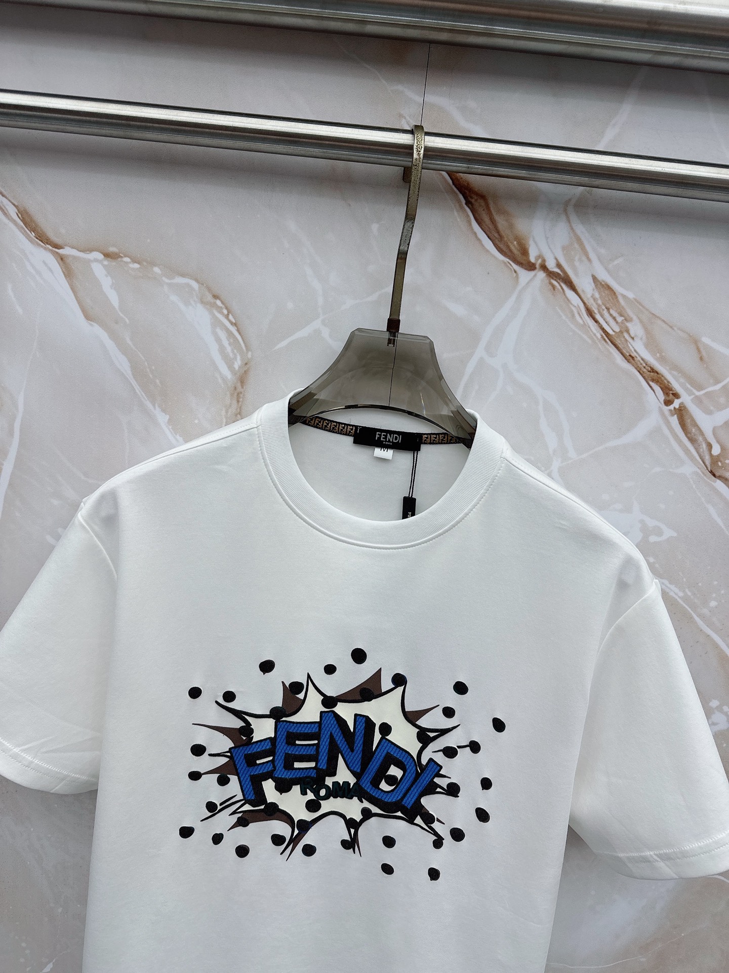 芬迪 2026春夏最新款，男女同款，经典设计短袖T恤短裤套装，微扩版型，定制丝光棉面料，手感柔软，穿着舒