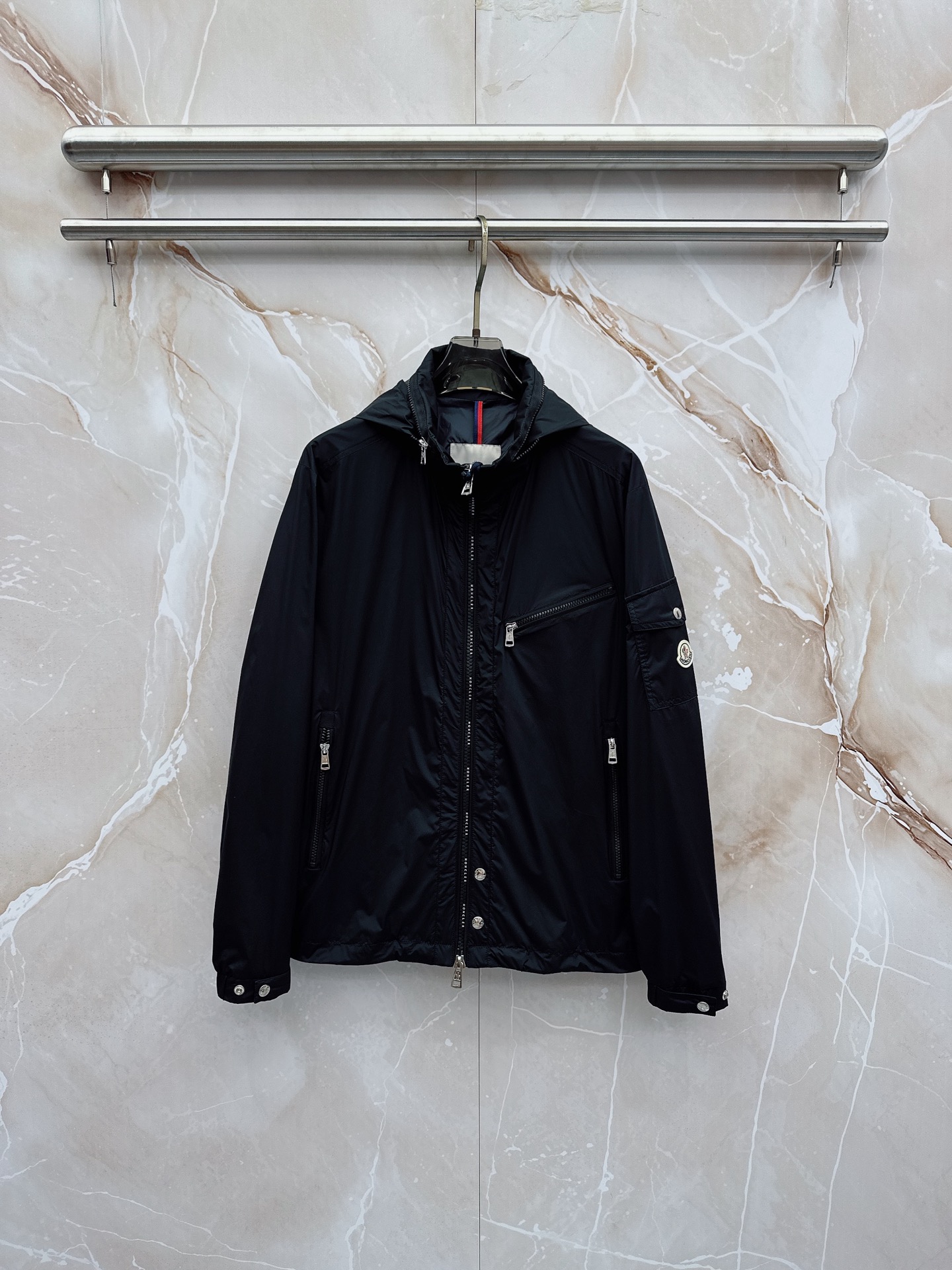 NO:773505,Moncler 2026ss spring new jacket, full high-end version!  Haute couture counter fabric accessories, high breathability and comfort, impeccable details, exquisite workmanship and complex craftsmanship, casual tailoring, awesome upper body shape, color black, size 48-56,,Moncler,jackets & coats,jackets & coats,19860909Moncler 蒙口 2026ss春季新款夹克外套 全高端版本！高定专柜面料辅料,透气舒适度高,细节无可挑剔,做工考究工艺复杂,呈现休闲裁剪,上身版型超赞 颜色黑色 码数48-56,,Moncler,jackets & coats,jackets & coats,,Men's clothing