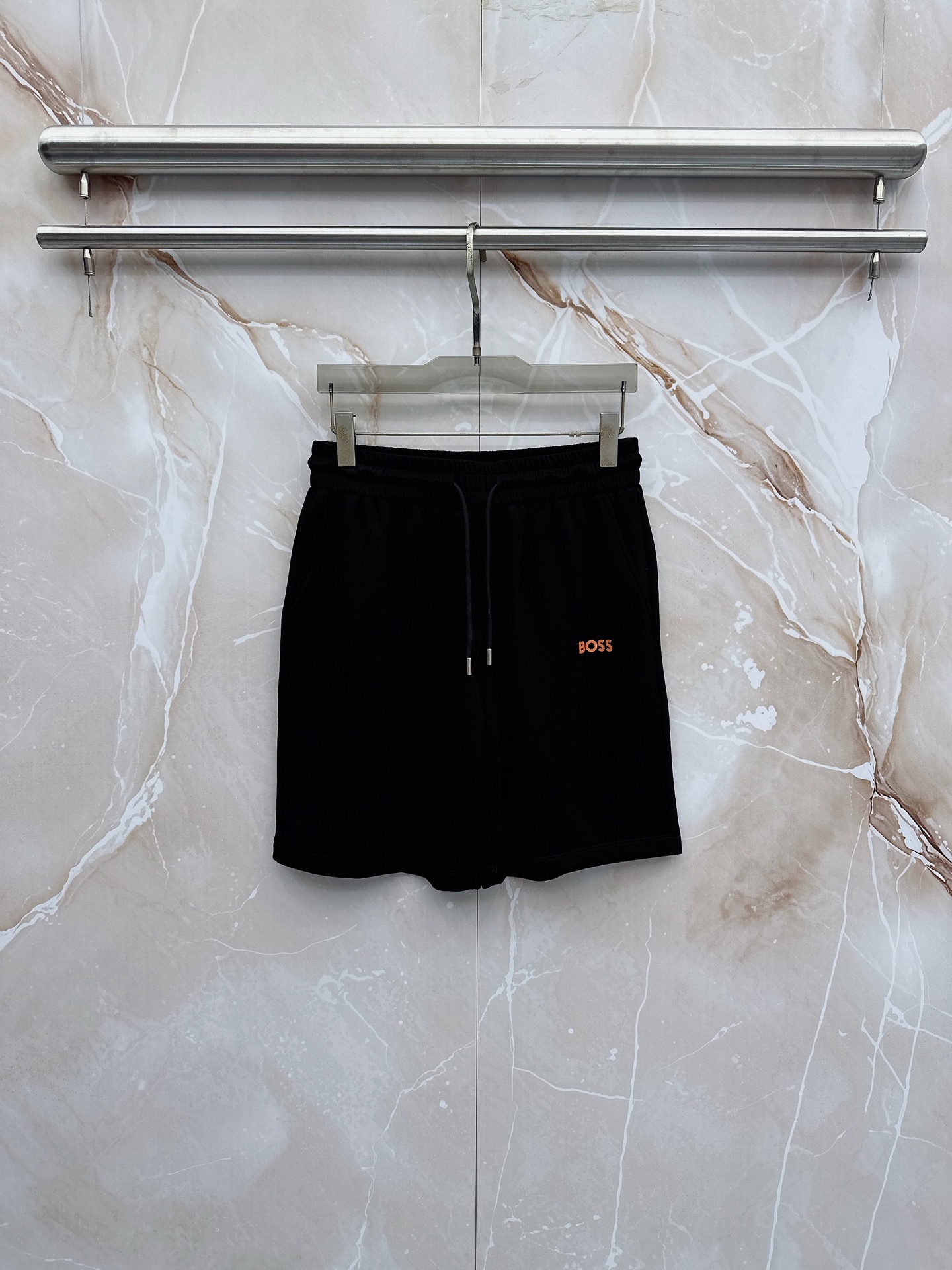 boss 2026新款男士圆领短袖短裤套装系列！高级感满满！细节精致高档，空气层面料 立体精致细腻。面料