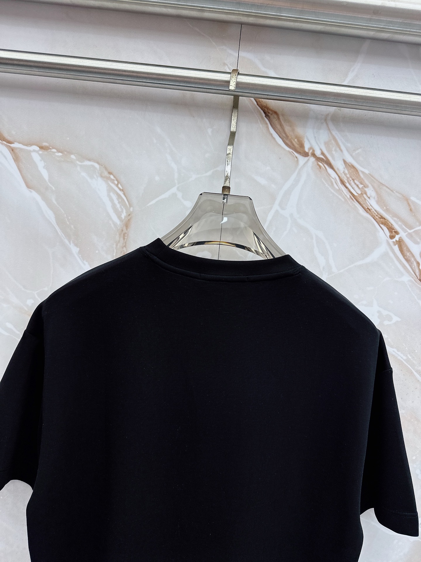 boss 2026新款男士圆领短袖短裤套装系列！高级感满满！细节精致高档，空气层面料 立体精致细腻。面料