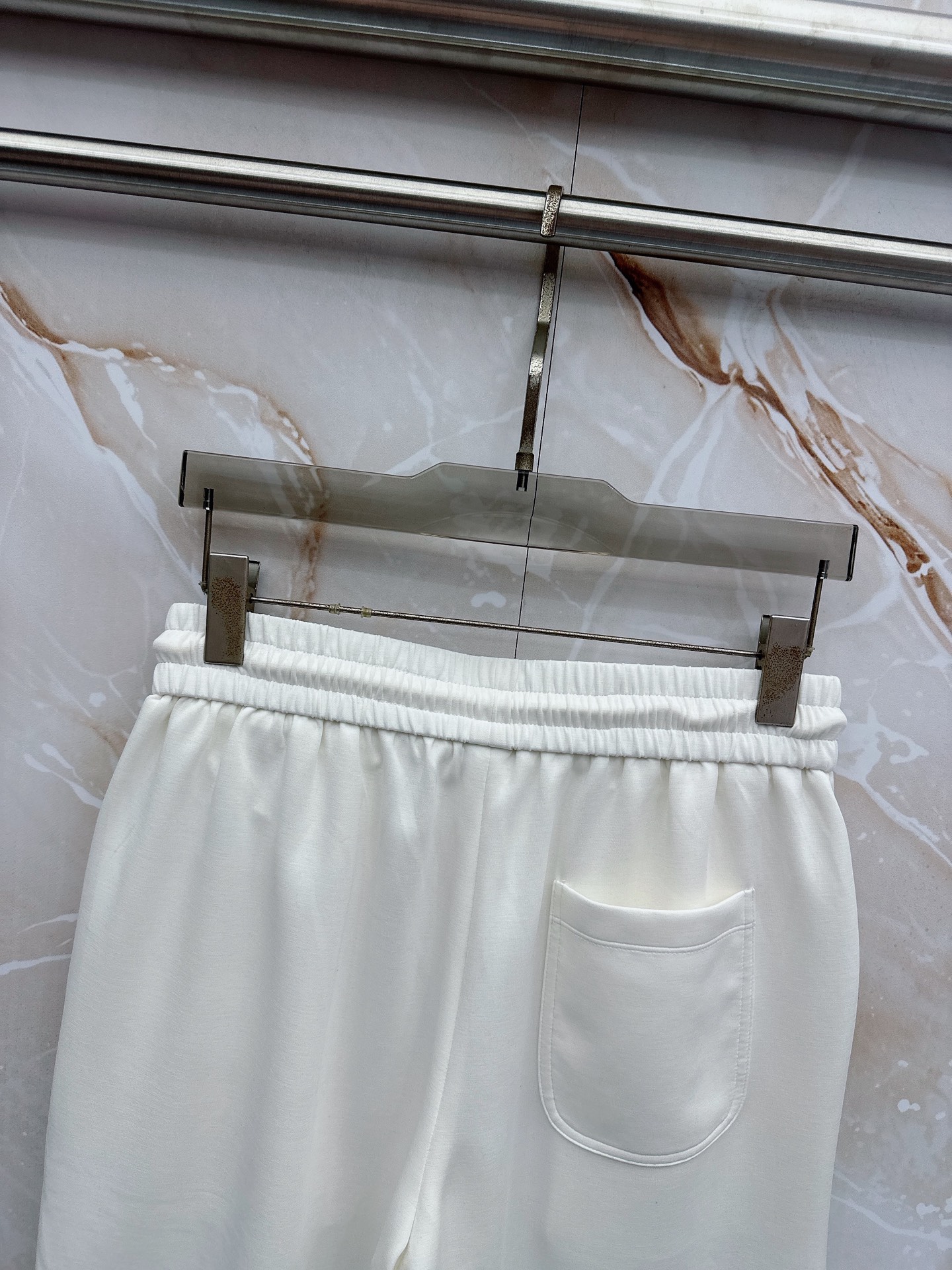 boss 2026新款男士圆领短袖短裤套装系列！高级感满满！细节精致高档，空气层面料 立体精致细腻。面料