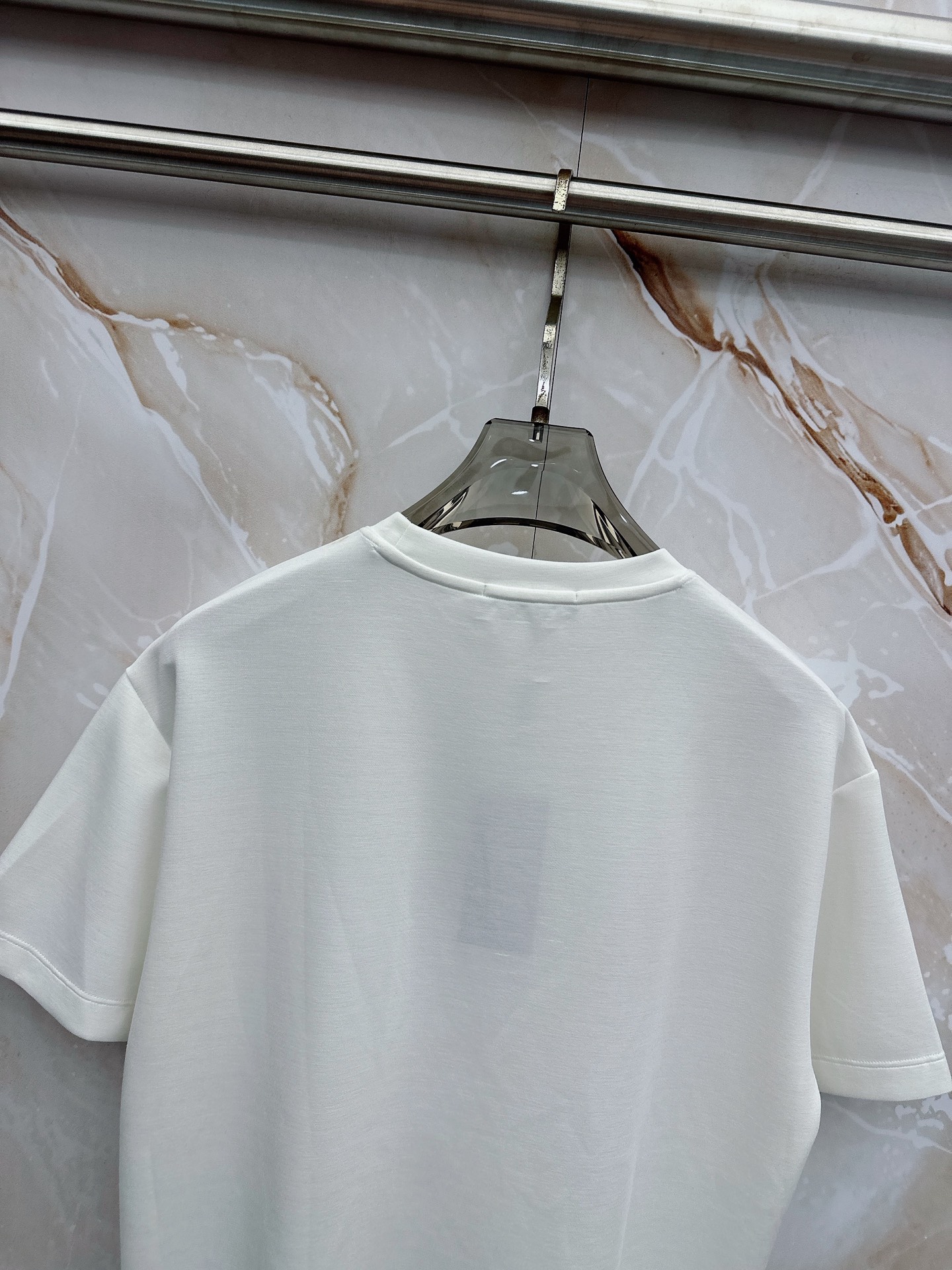 boss 2026新款男士圆领短袖短裤套装系列！高级感满满！细节精致高档，空气层面料 立体精致细腻。面料