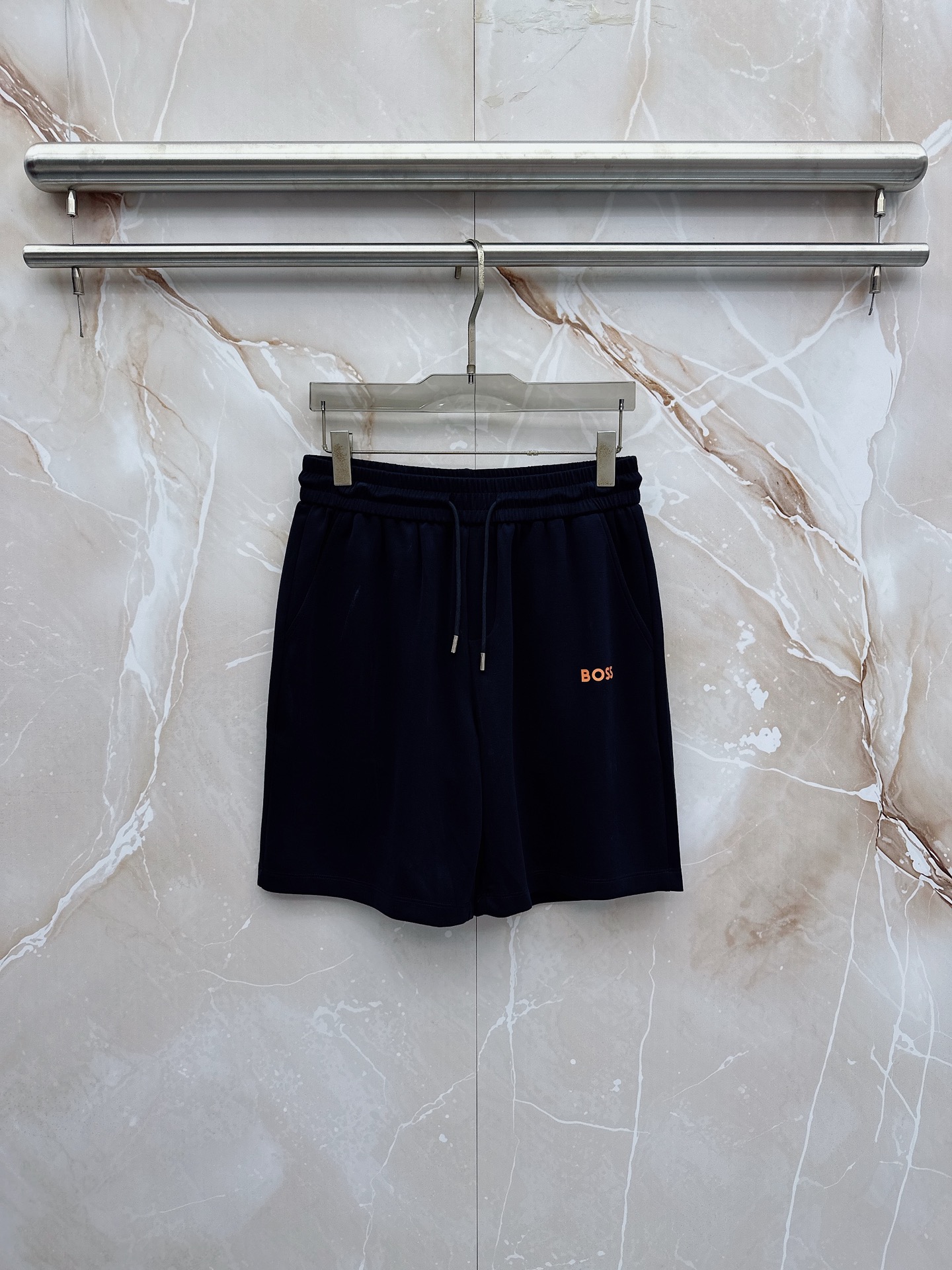 boss 2026新款男士圆领短袖短裤套装系列！高级感满满！细节精致高档，空气层面料 立体精致细腻。面料