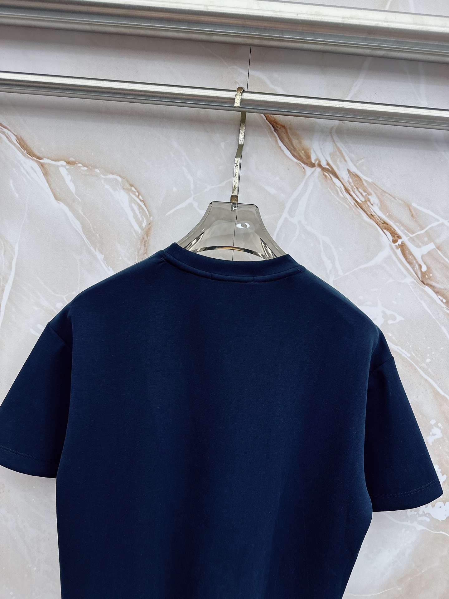 boss 2026新款男士圆领短袖短裤套装系列！高级感满满！细节精致高档，空气层面料 立体精致细腻。面料