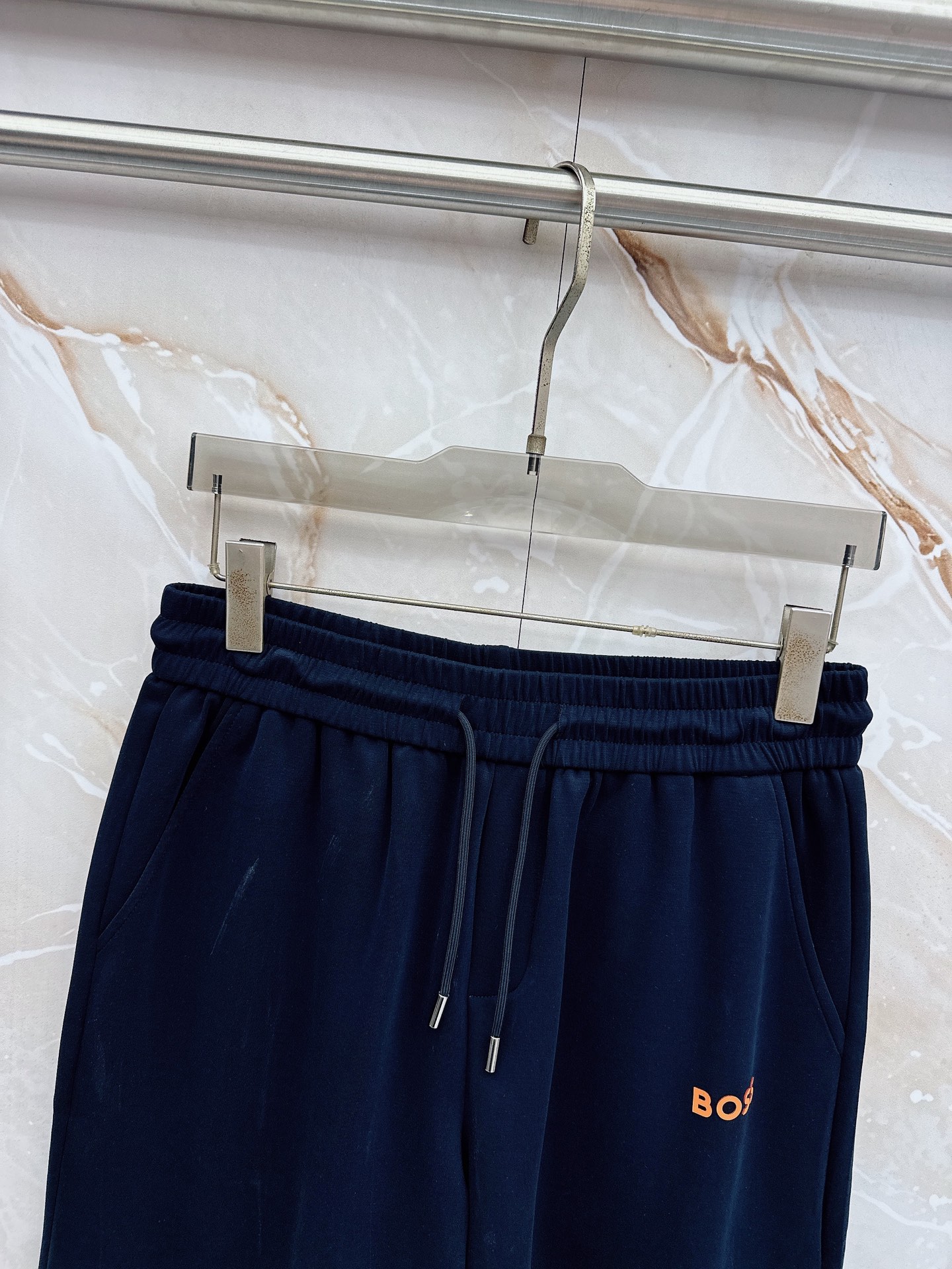 boss 2026新款男士圆领短袖短裤套装系列！高级感满满！细节精致高档，空气层面料 立体精致细腻。面料