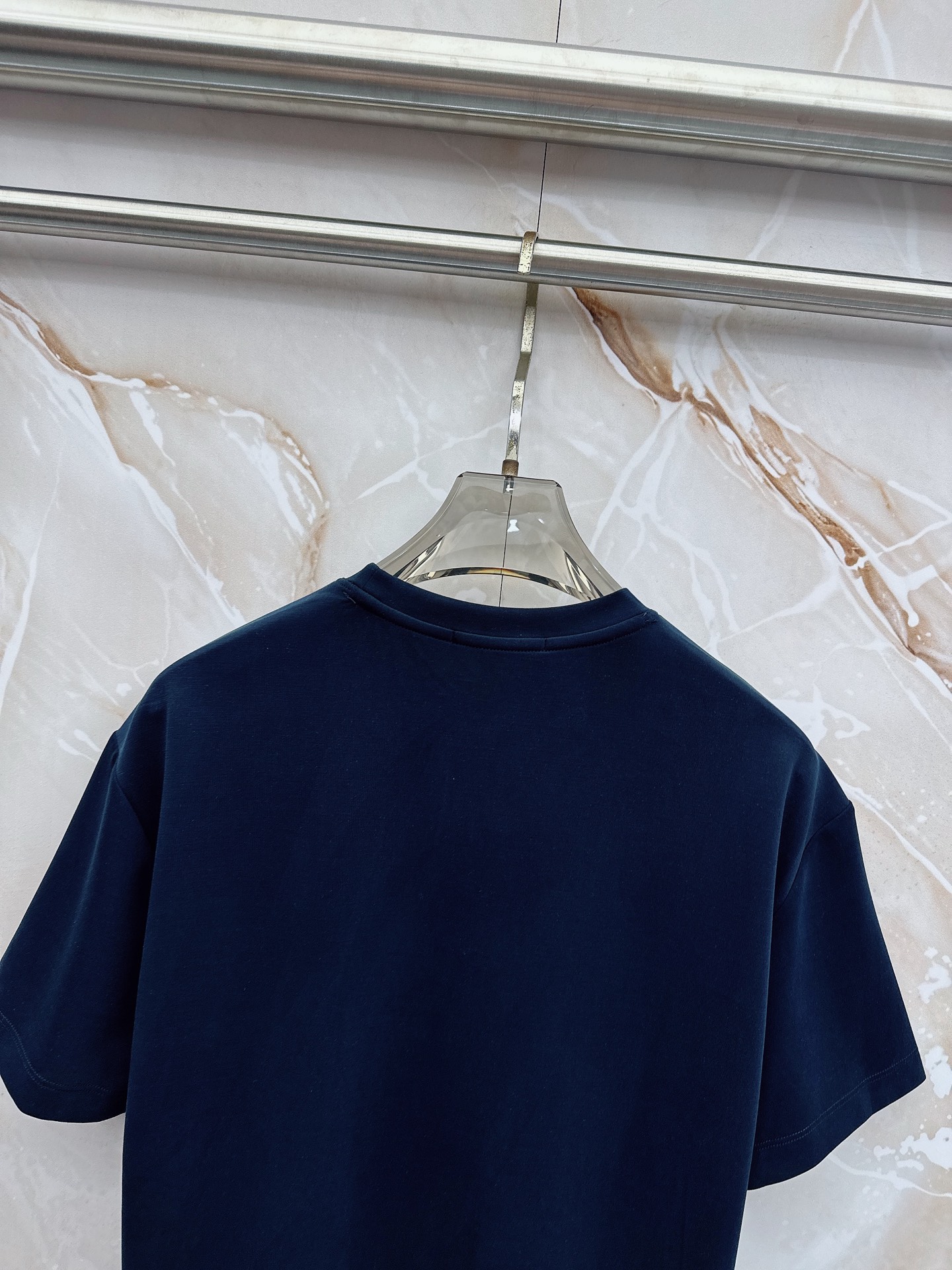 boss 2026新款男士圆领短袖短裤套装系列！高级感满满！细节精致高档，空气层面料 立体精致细腻。面料