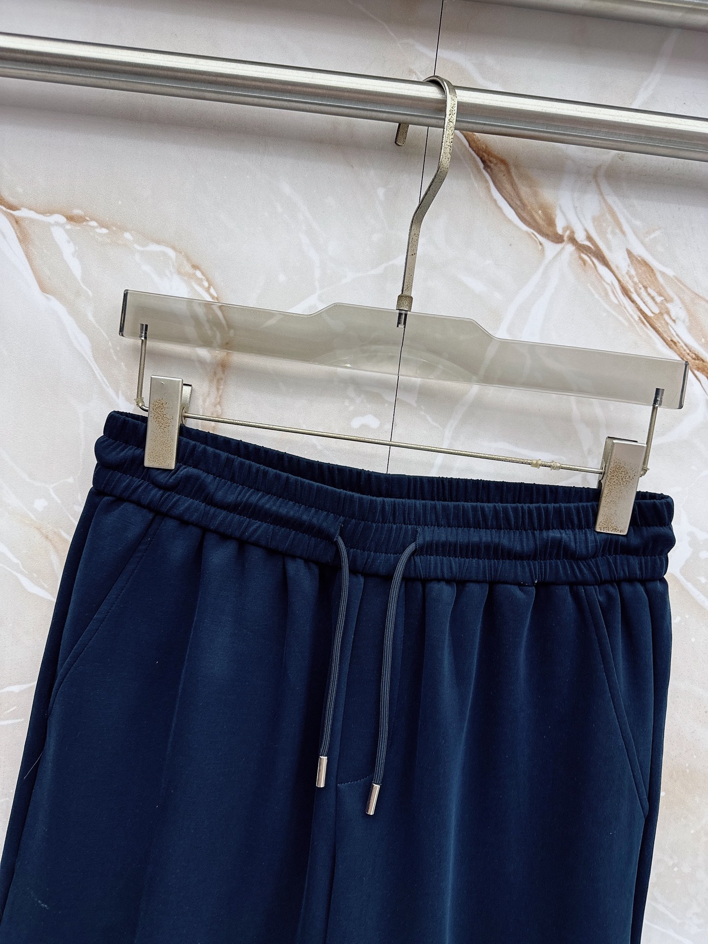 boss 2026新款男士圆领短袖短裤套装系列！高级感满满！细节精致高档，空气层面料 立体精致细腻。面料