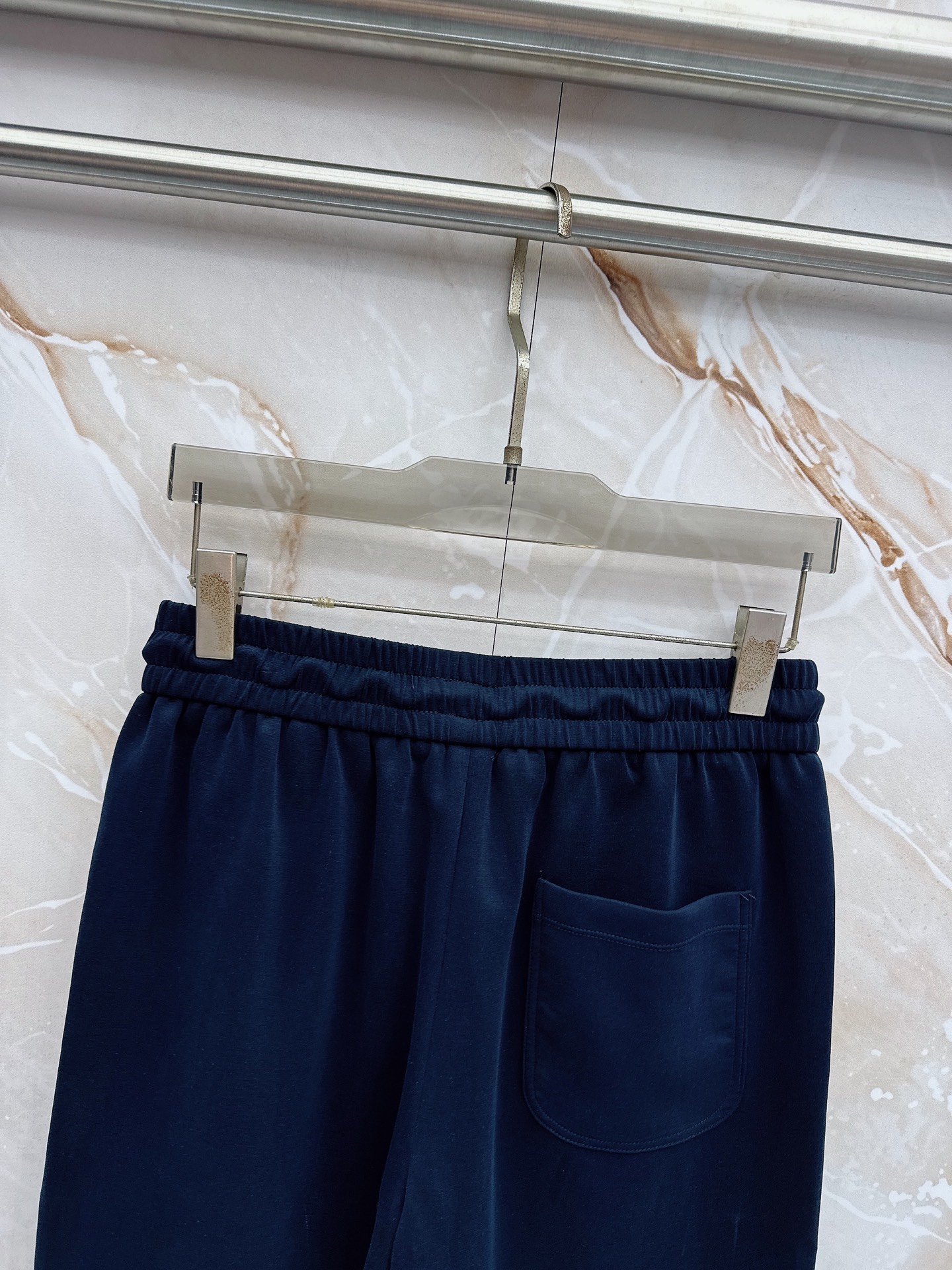 boss 2026新款男士圆领短袖短裤套装系列！高级感满满！细节精致高档，空气层面料 立体精致细腻。面料