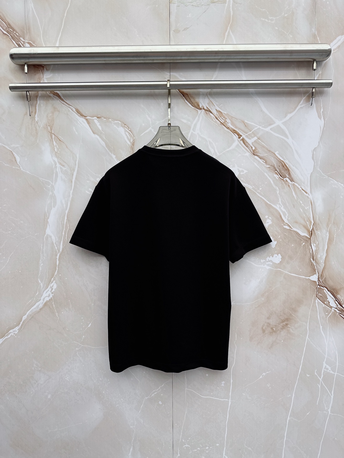 boss 2026新款男士圆领短袖短裤套装系列！高级感满满！细节精致高档，空气层面料 立体精致细腻。面料