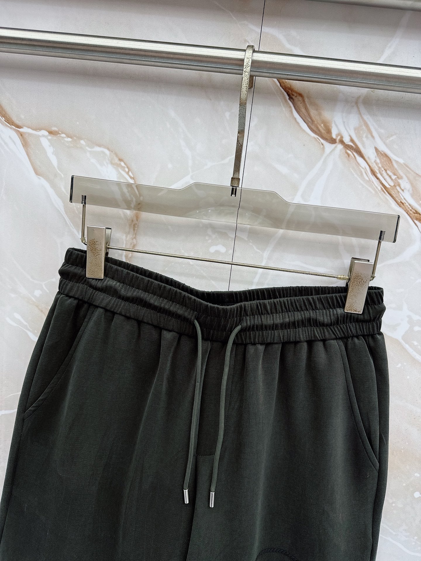 boss 2026新款男士圆领短袖短裤套装系列！高级感满满！细节精致高档，空气层面料 立体精致细腻。面料