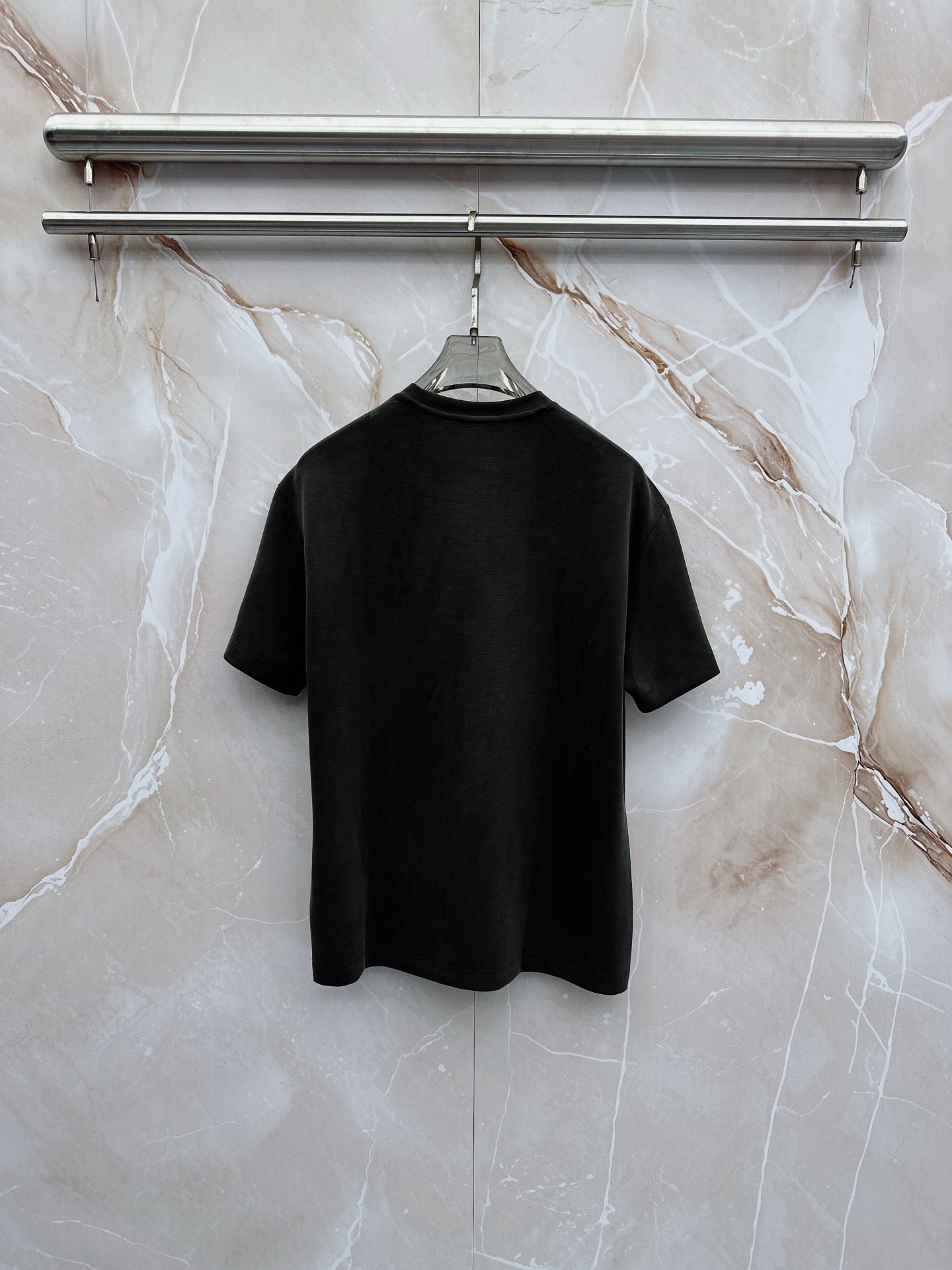 boss 2026新款男士圆领短袖短裤套装系列！高级感满满！细节精致高档，空气层面料 立体精致细腻。面料