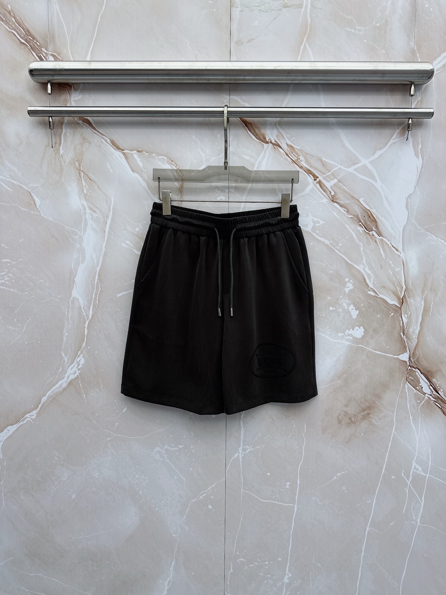 boss 2026新款男士圆领短袖短裤套装系列！高级感满满！细节精致高档，空气层面料 立体精致细腻。面料