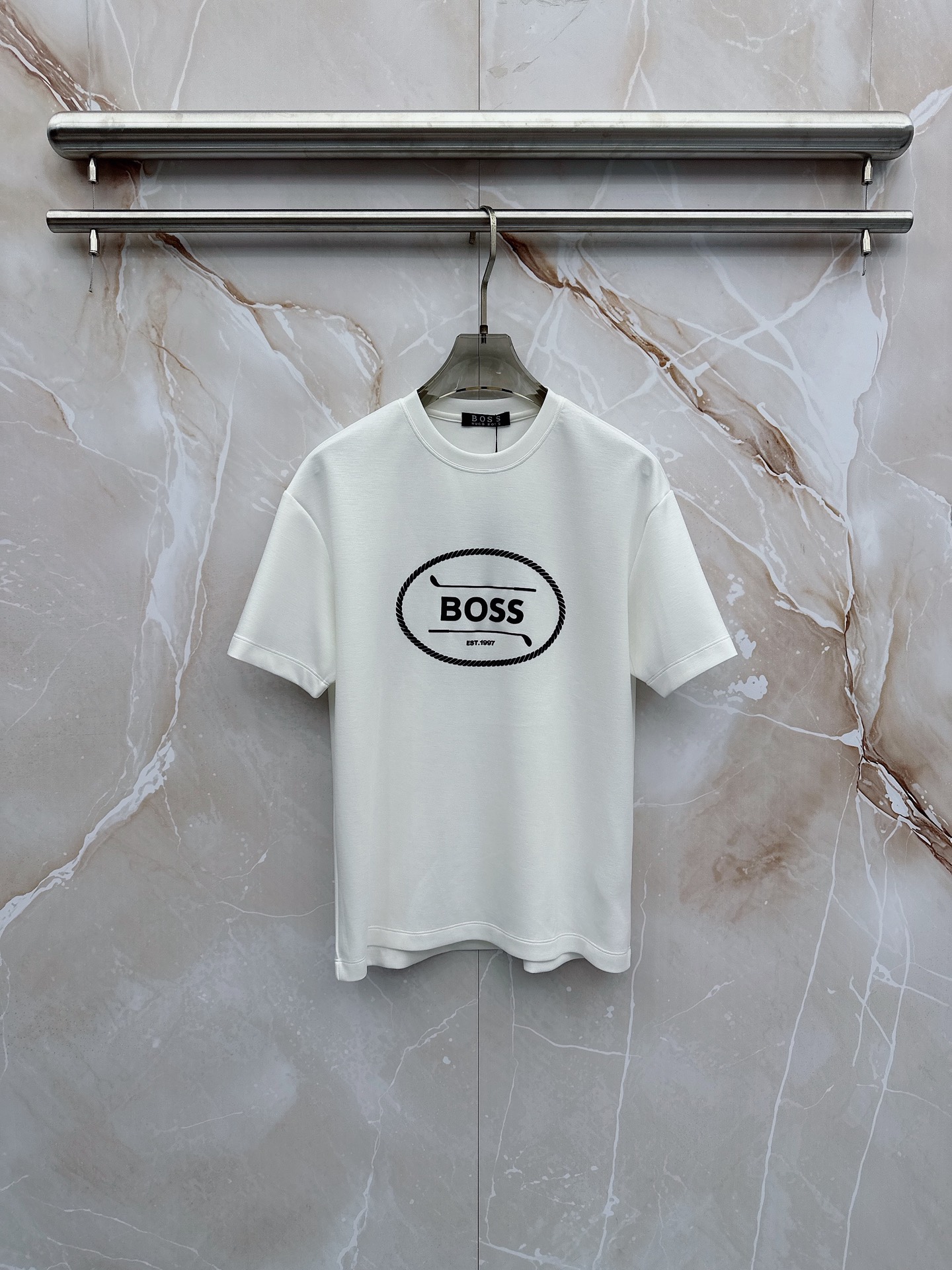 boss 2026新款男士圆领短袖短裤套装系列！高级感满满！细节精致高档，空气层面料 立体精致细腻。面料