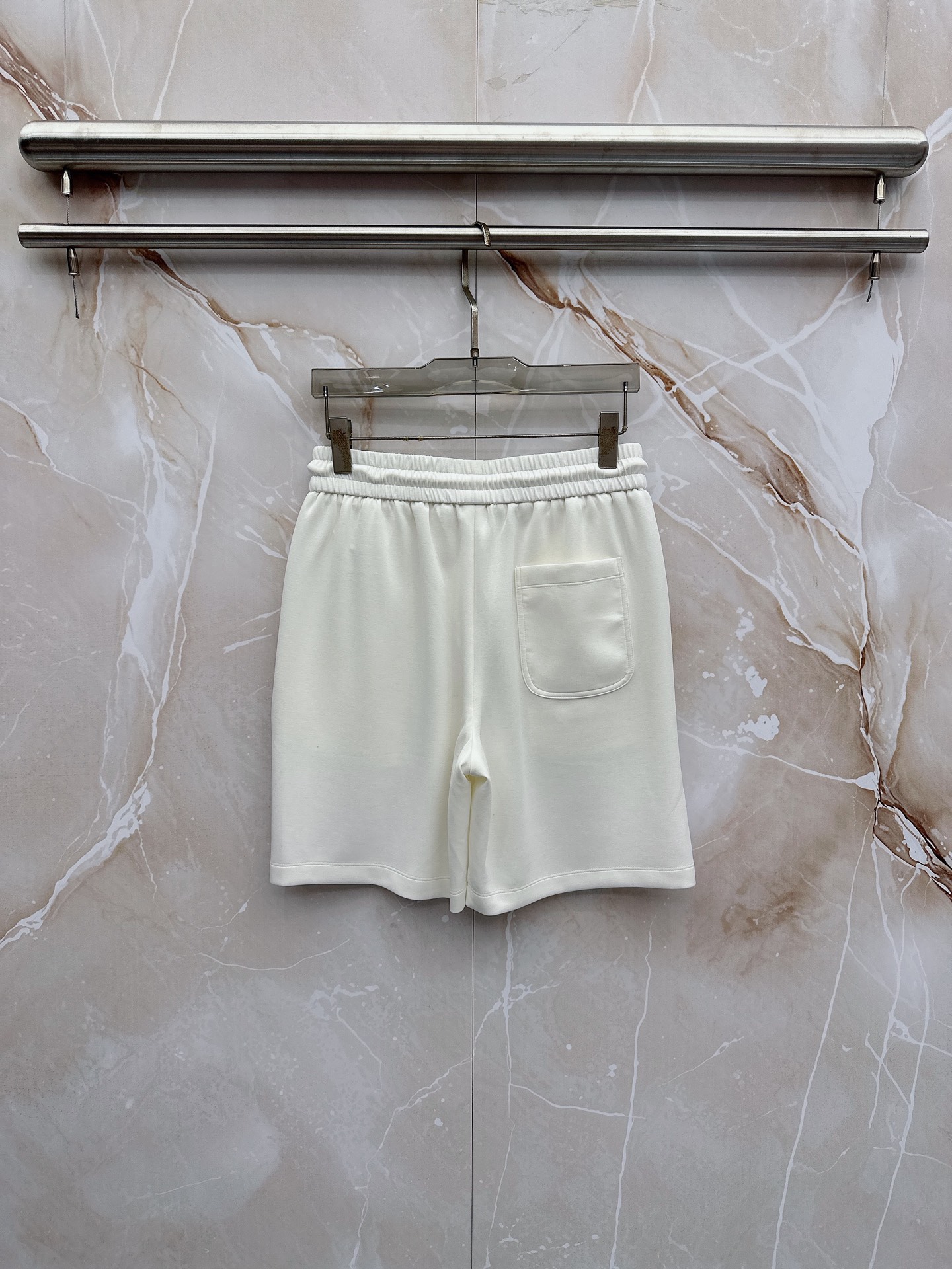 boss 2026新款男士圆领短袖短裤套装系列！高级感满满！细节精致高档，空气层面料 立体精致细腻。面料