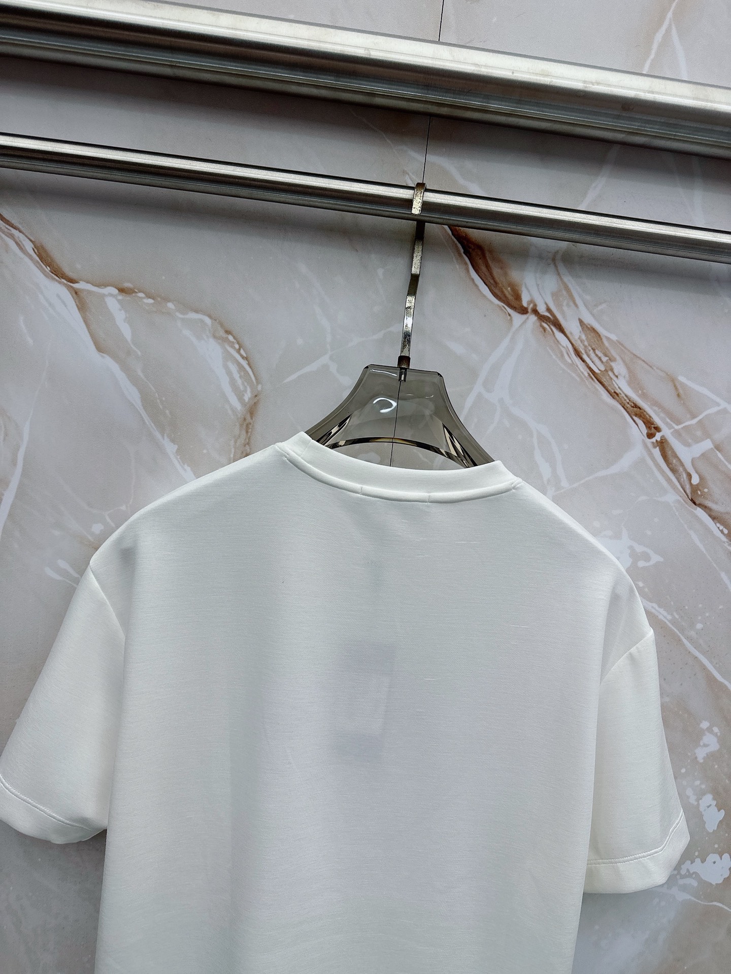 boss 2026新款男士圆领短袖短裤套装系列！高级感满满！细节精致高档，空气层面料 立体精致细腻。面料