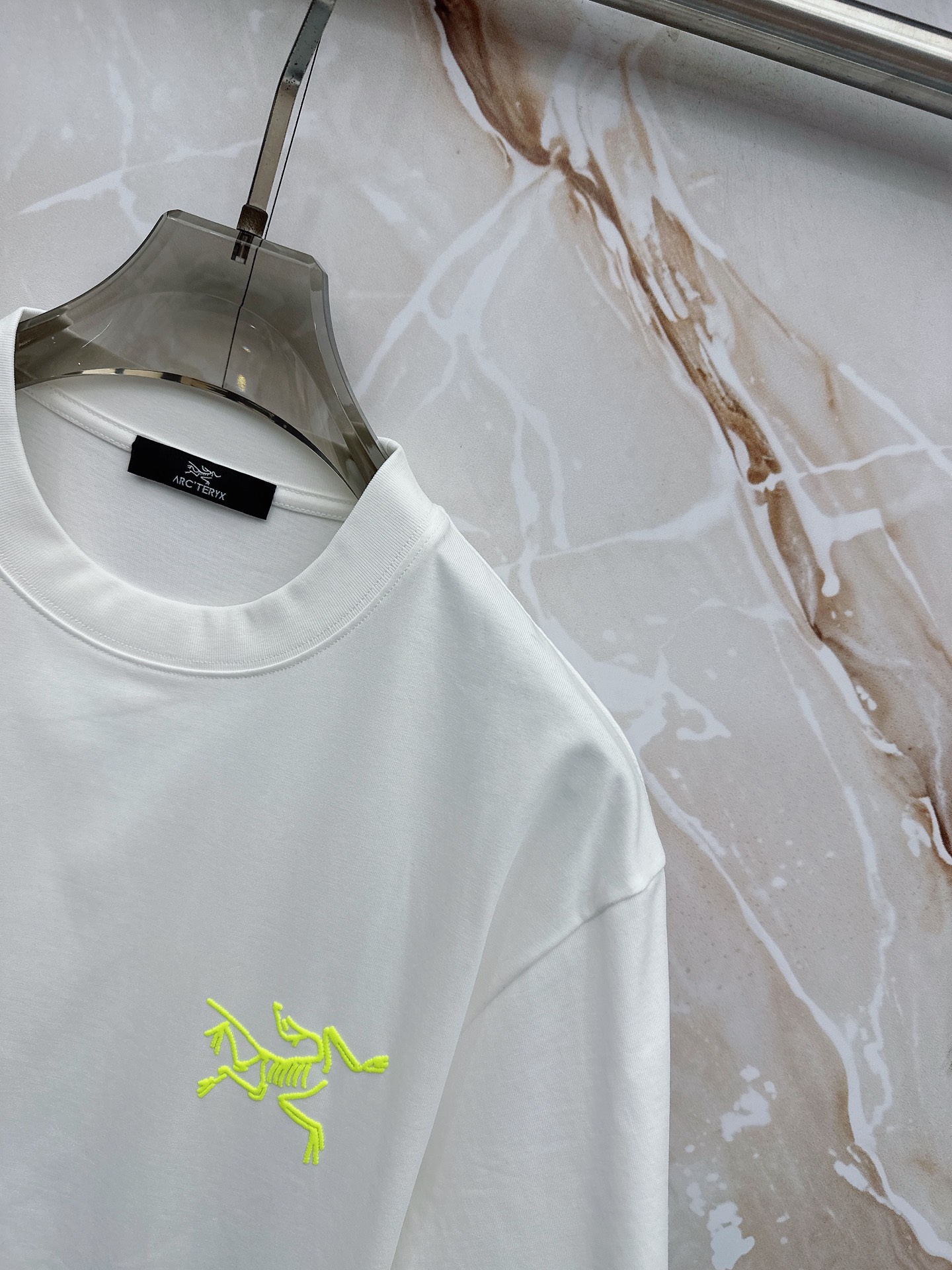 始祖鸟 2026春夏新款首发最新款短袖圆领T恤 高端订制 设计前卫时尚！品牌logo重工艺设计 高端定制