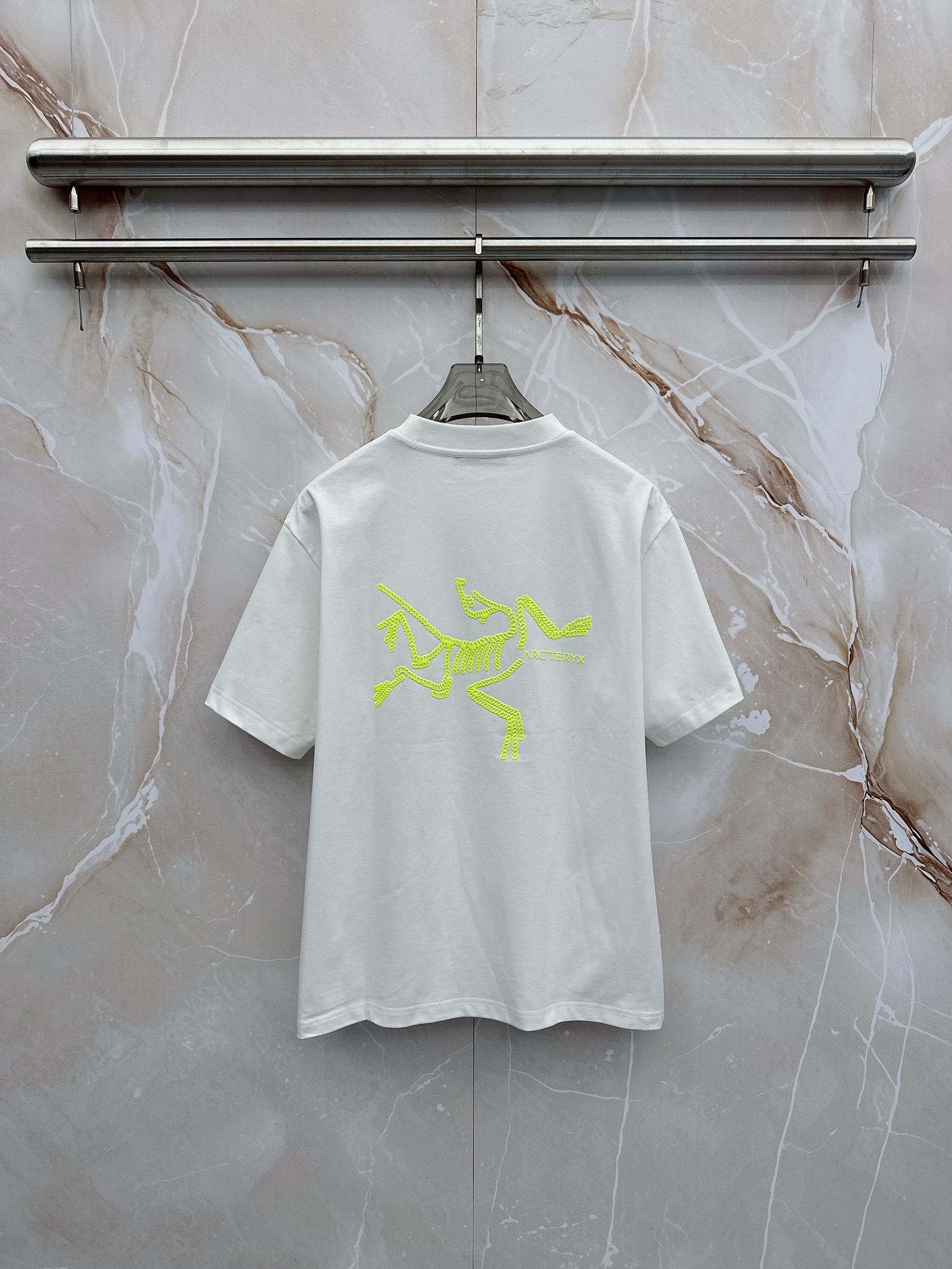 始祖鸟 2026春夏新款首发最新款短袖圆领T恤 高端订制 设计前卫时尚！品牌logo重工艺设计 高端定制