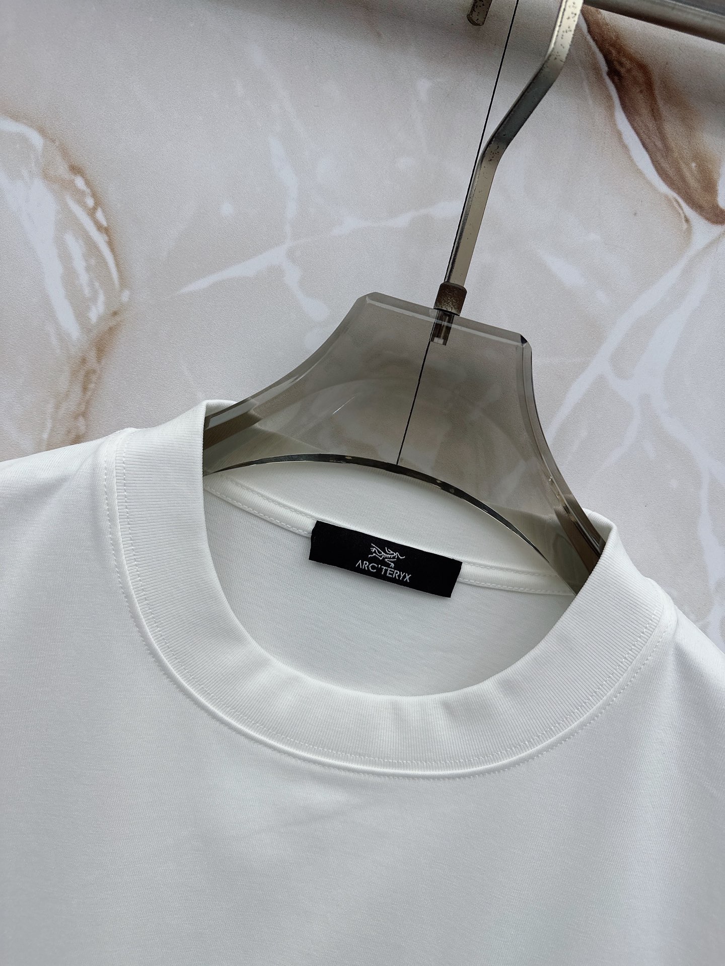 始祖鸟 2026春夏新款首发最新款短袖圆领T恤 高端订制 设计前卫时尚！品牌logo重工艺设计 高端定制