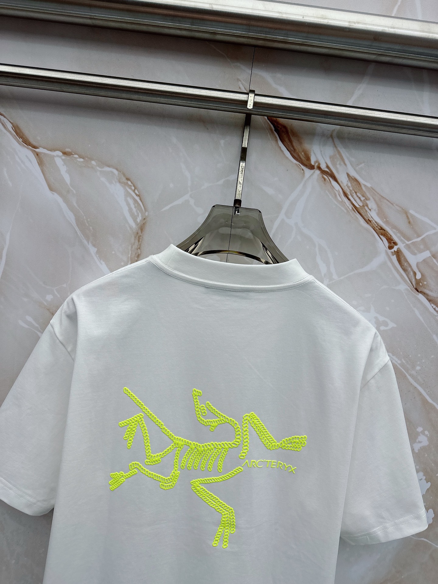 始祖鸟 2026春夏新款首发最新款短袖圆领T恤 高端订制 设计前卫时尚！品牌logo重工艺设计 高端定制