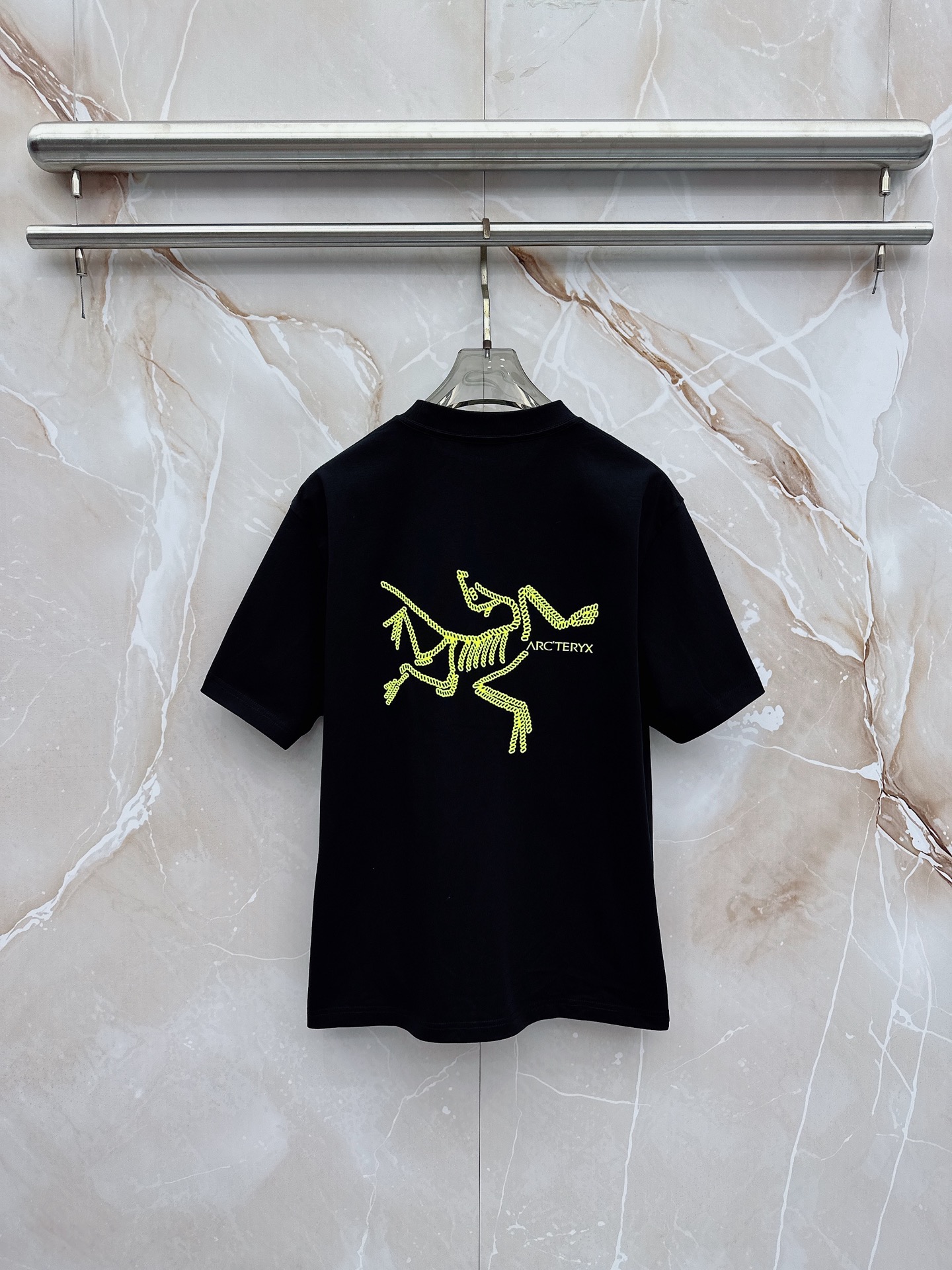 始祖鸟 2026春夏新款首发最新款短袖圆领T恤 高端订制 设计前卫时尚！品牌logo重工艺设计 高端定制