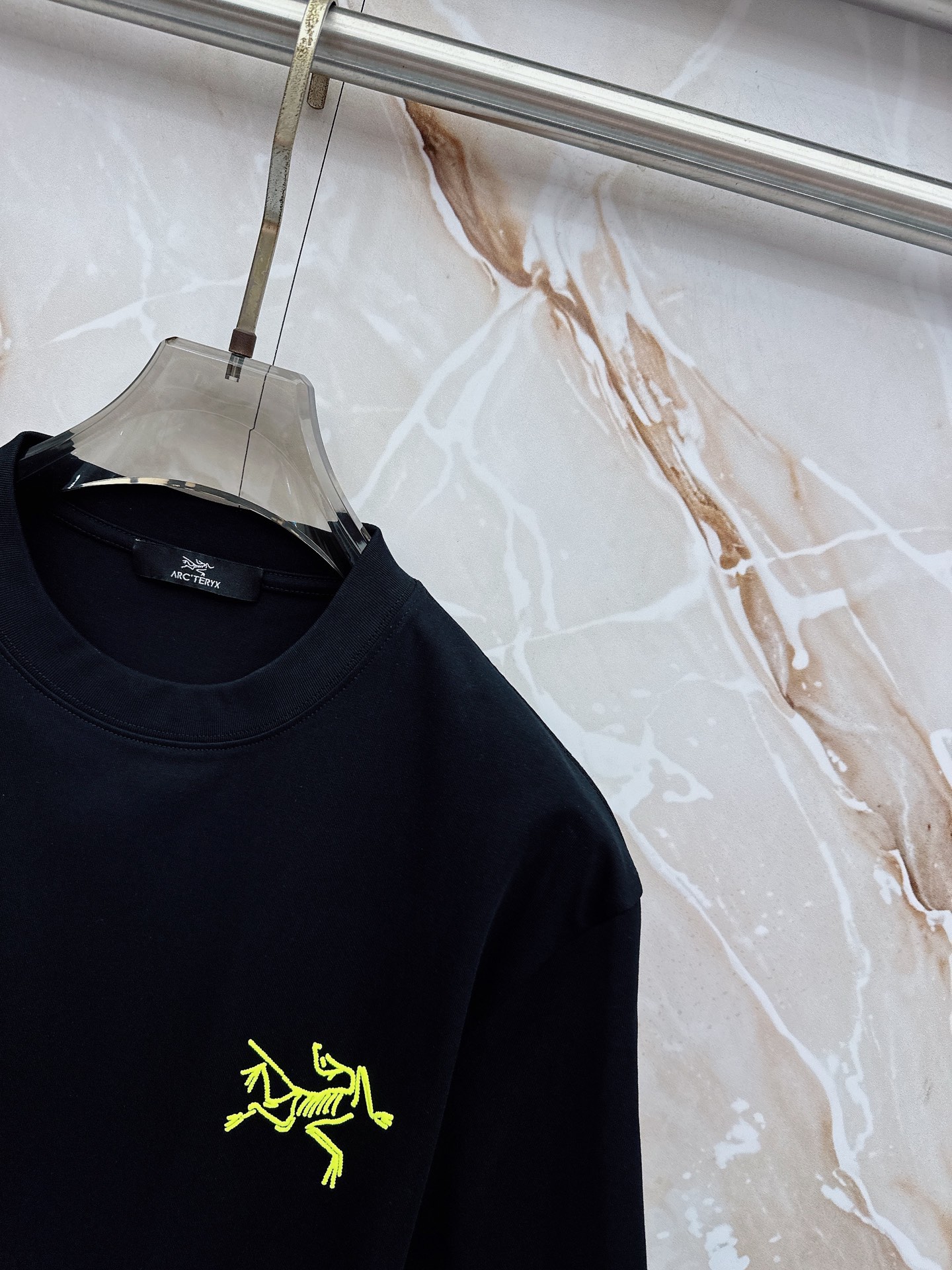 始祖鸟 2026春夏新款首发最新款短袖圆领T恤 高端订制 设计前卫时尚！品牌logo重工艺设计 高端定制