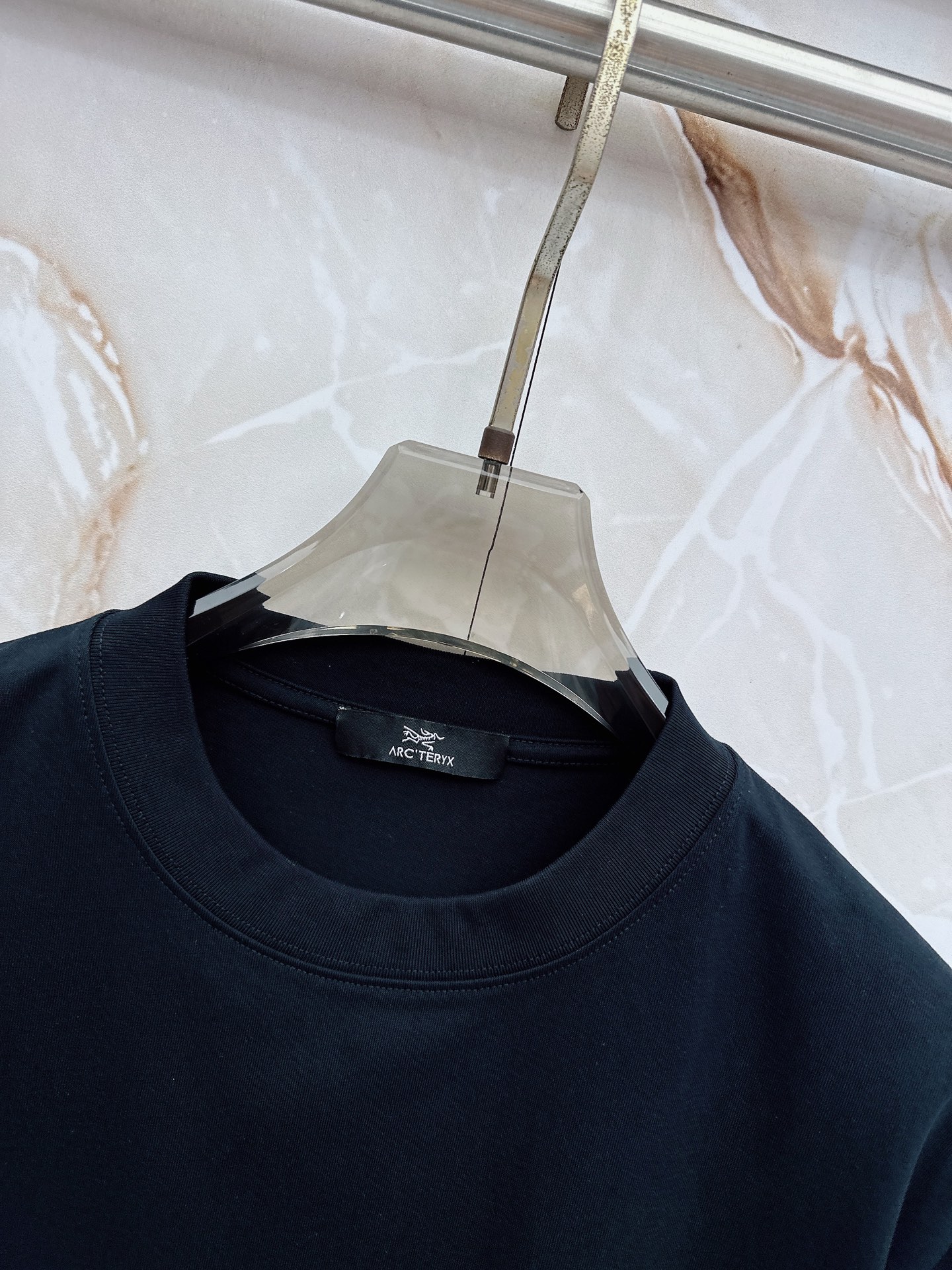 始祖鸟 2026春夏新款首发最新款短袖圆领T恤 高端订制 设计前卫时尚！品牌logo重工艺设计 高端定制