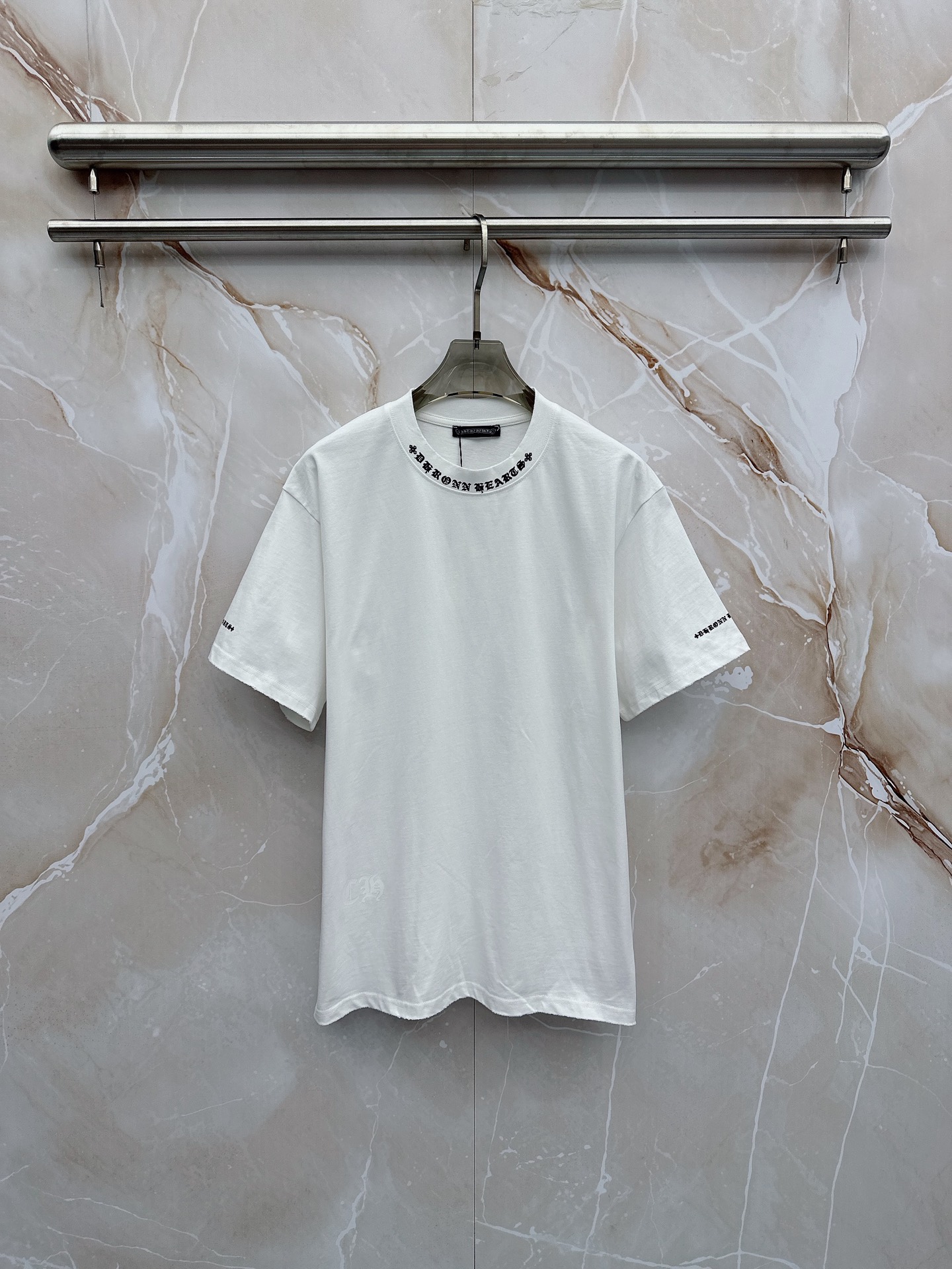 克罗心 2026春夏新款首发最新款短袖圆领T恤 高端订制 设计前卫时尚！品牌logo重工艺设计 高端定制