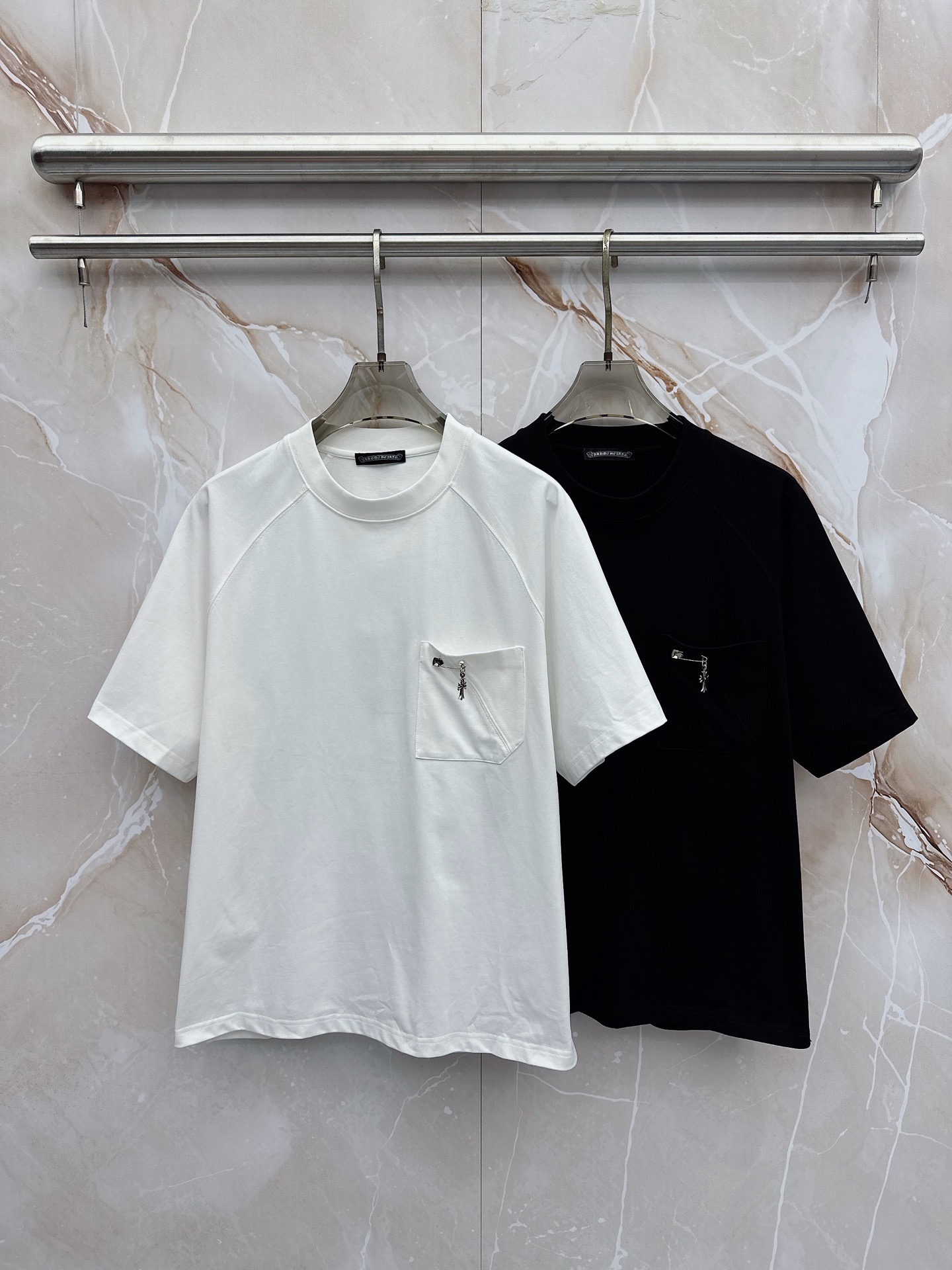 克罗心 2026春夏新款首发最新款短袖圆领T恤 高端订制 设计前卫时尚！品牌logo重工艺设计 高端定制